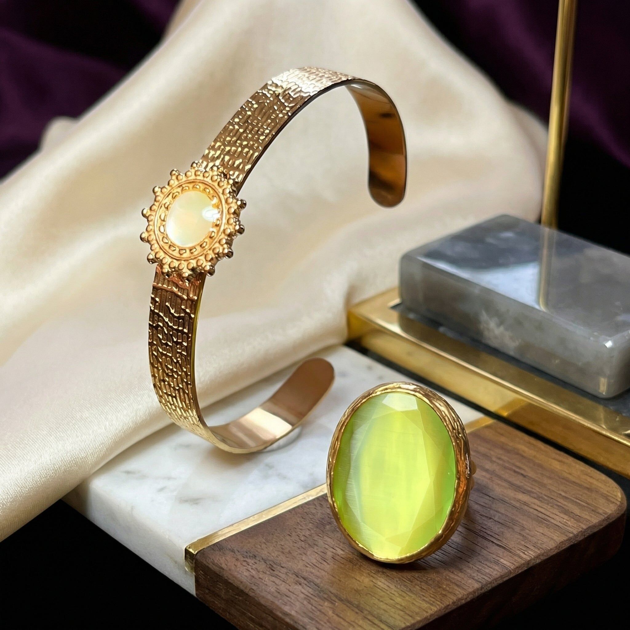 Parure bijoux - bague pierre agate dorée or fin et bracelet nacre et acier