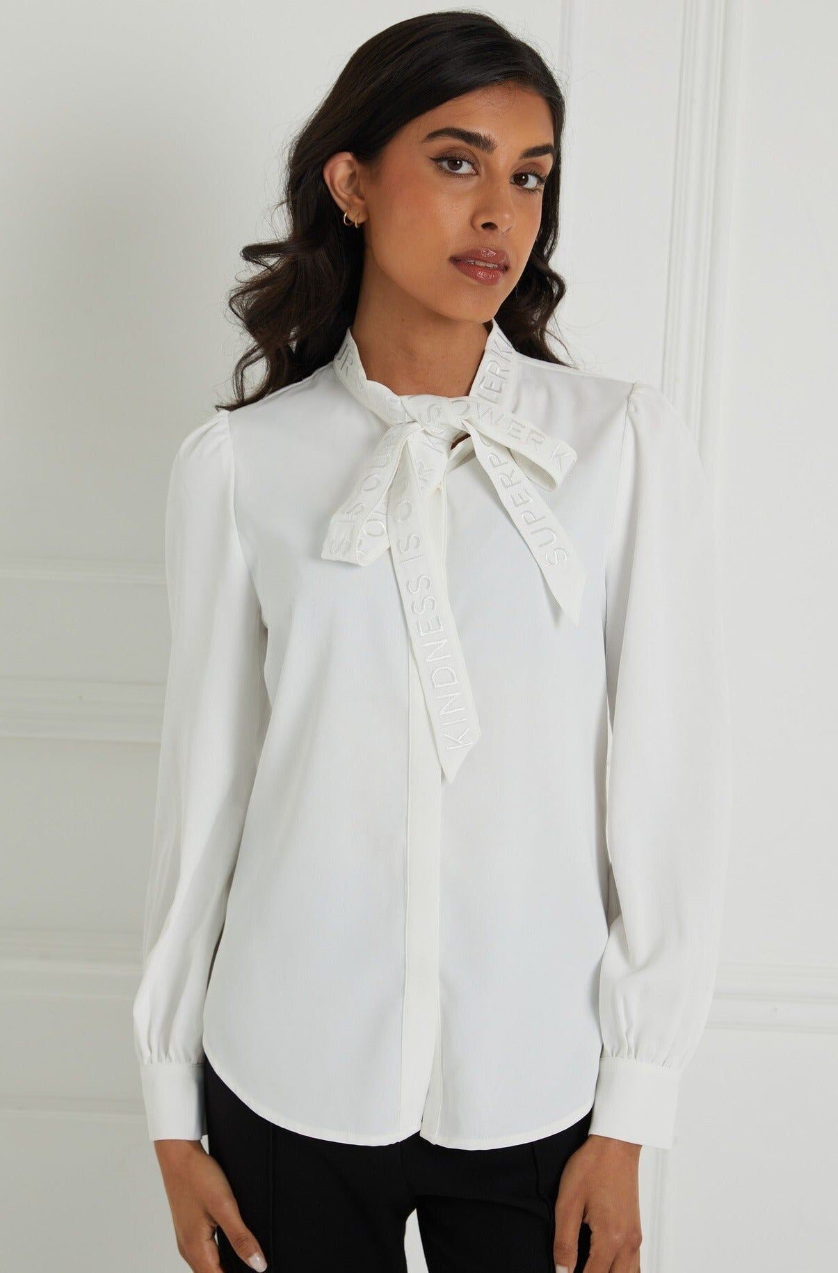 Blusa Diosa Blanca - Lazo Llamativo