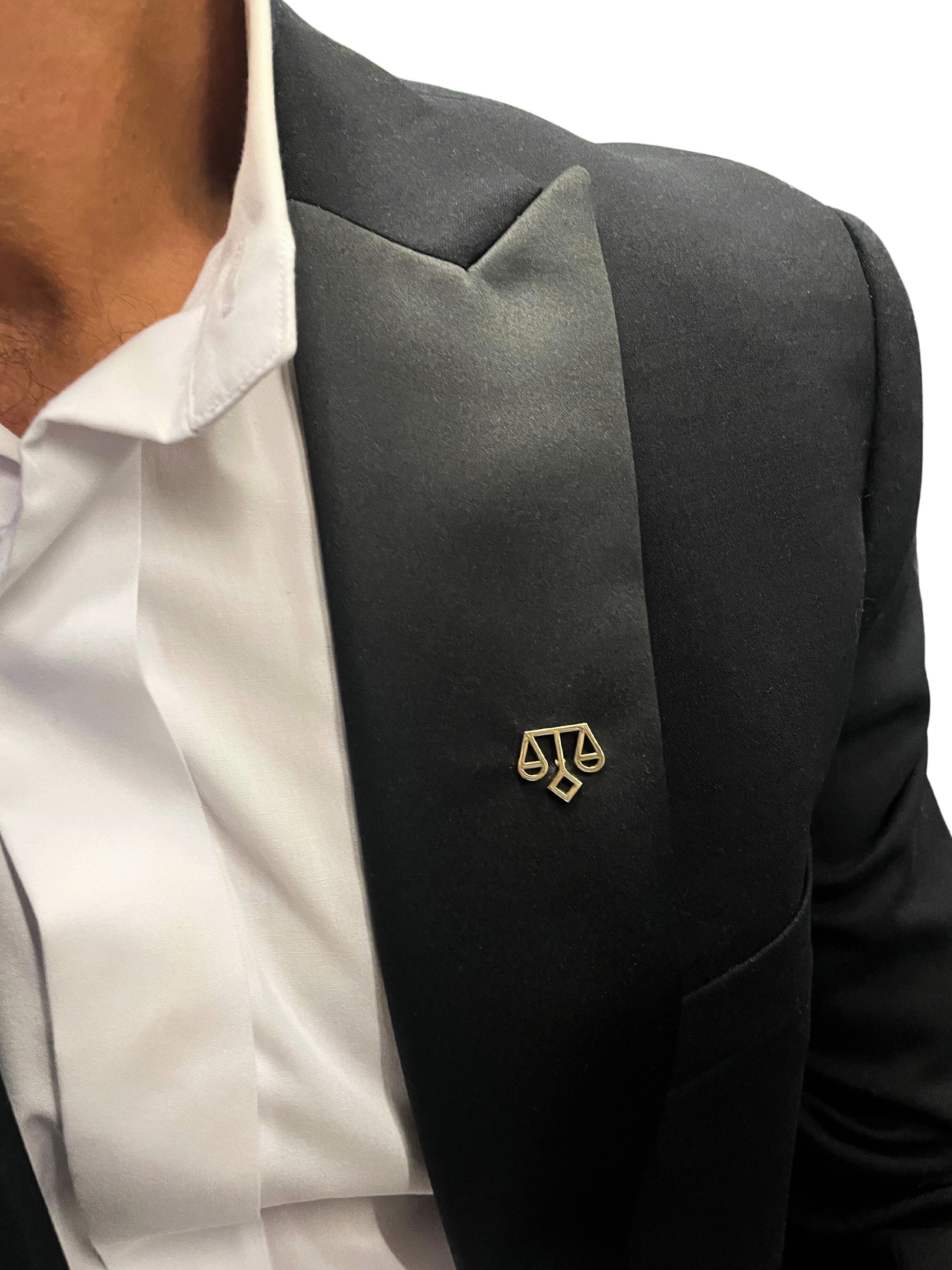 Pin de la balanza de la justicia
