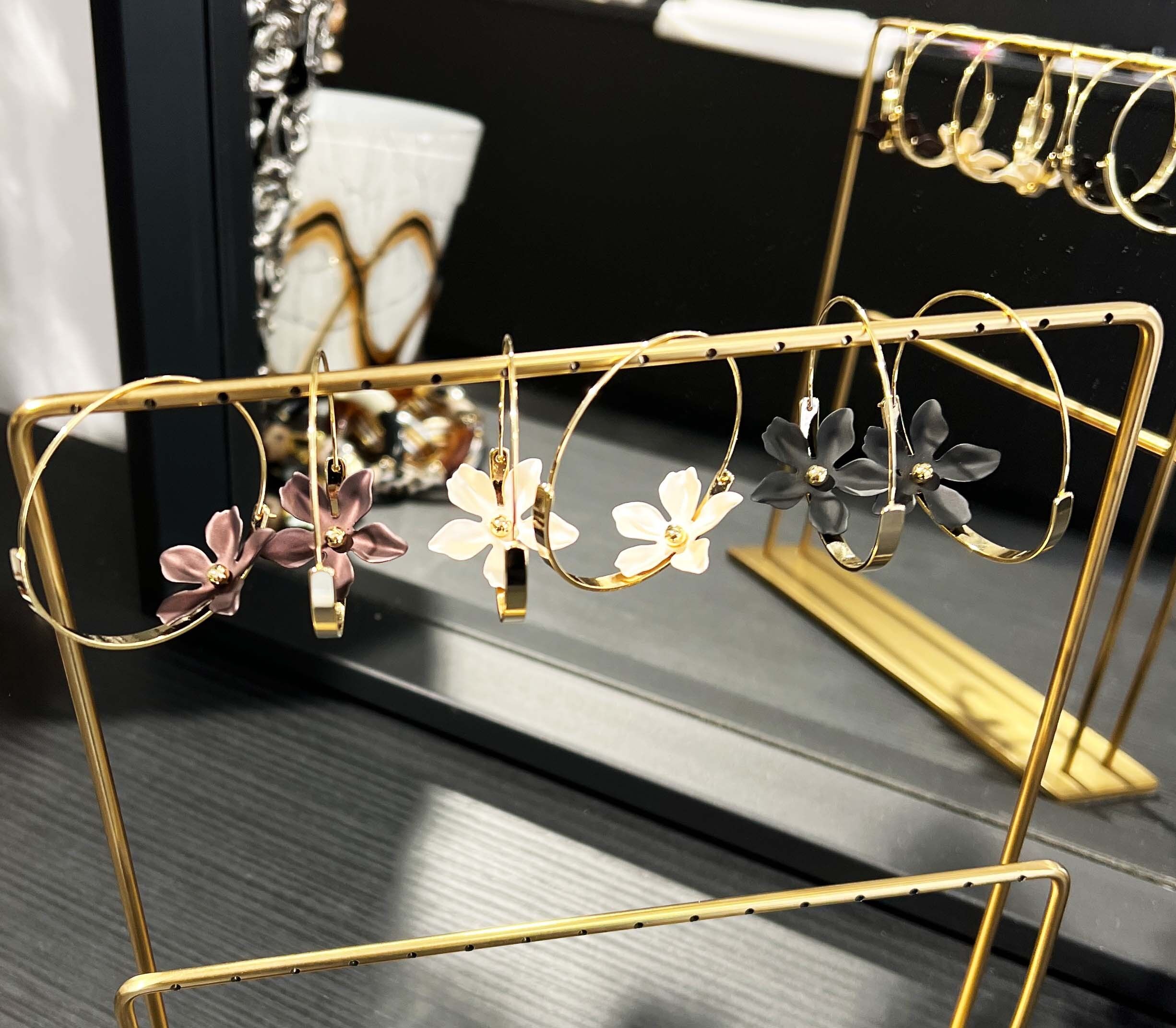 Flower hoop earrings – 16K gold plated