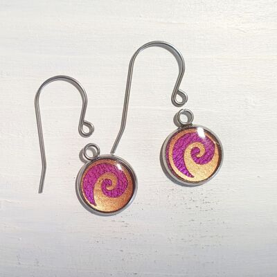 Pendientes cortos de alambre con forma de gota de ondas - Magenta, SKU302