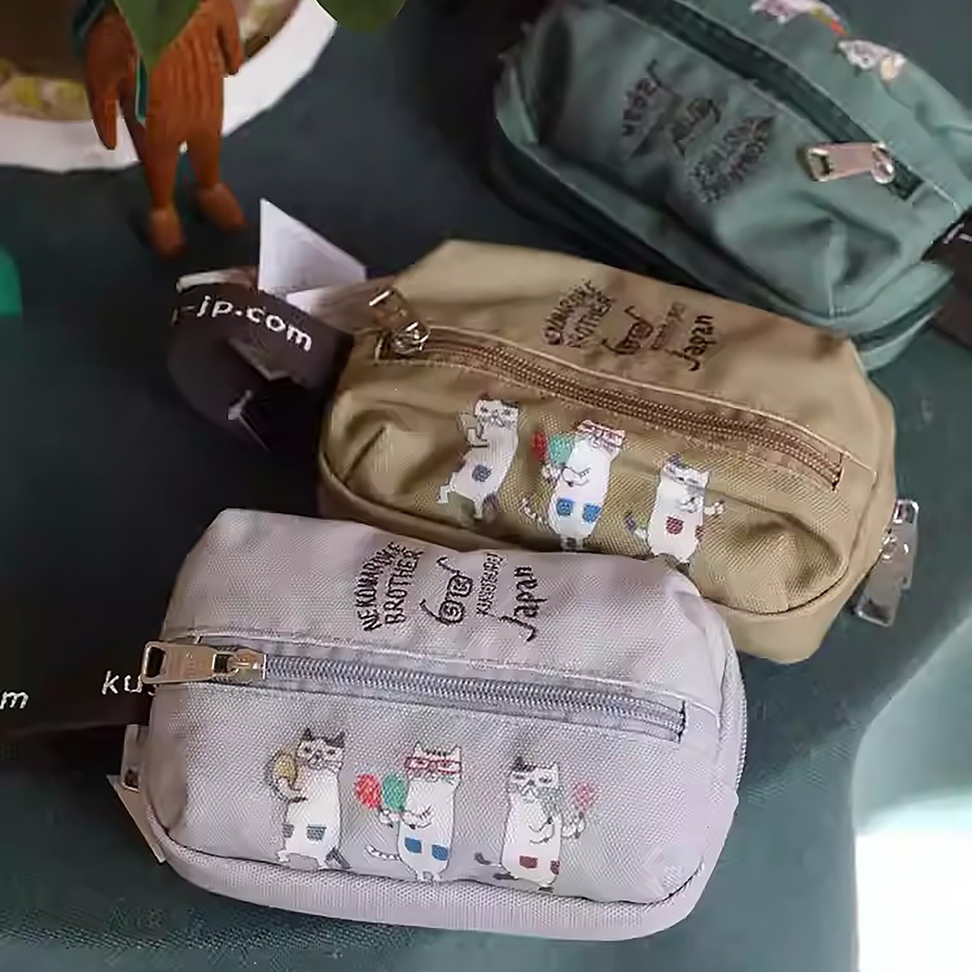 Trousse Kusuguru à broderie chat avec compartiments