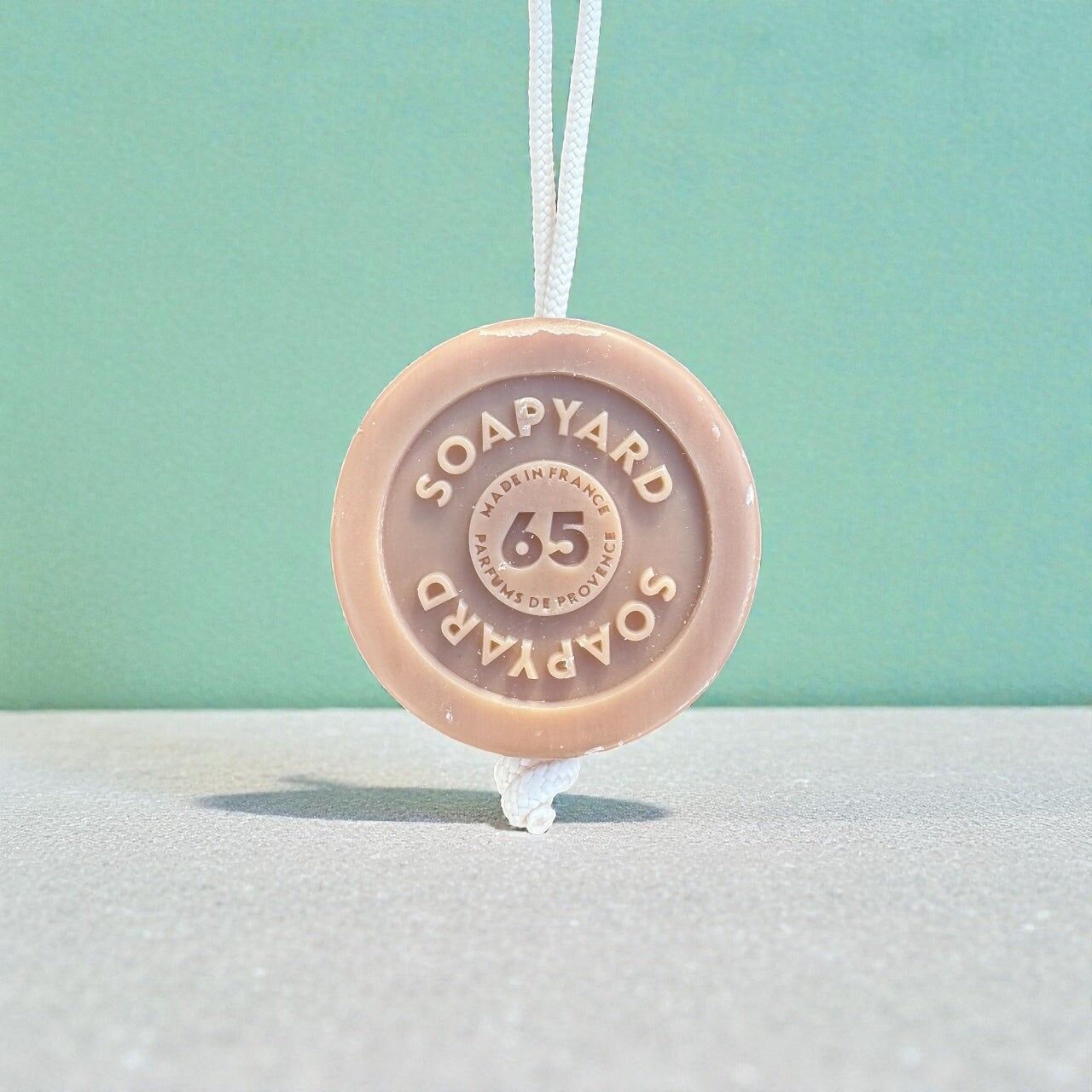 Savon à la vanille avec corde et boîte en aluminium