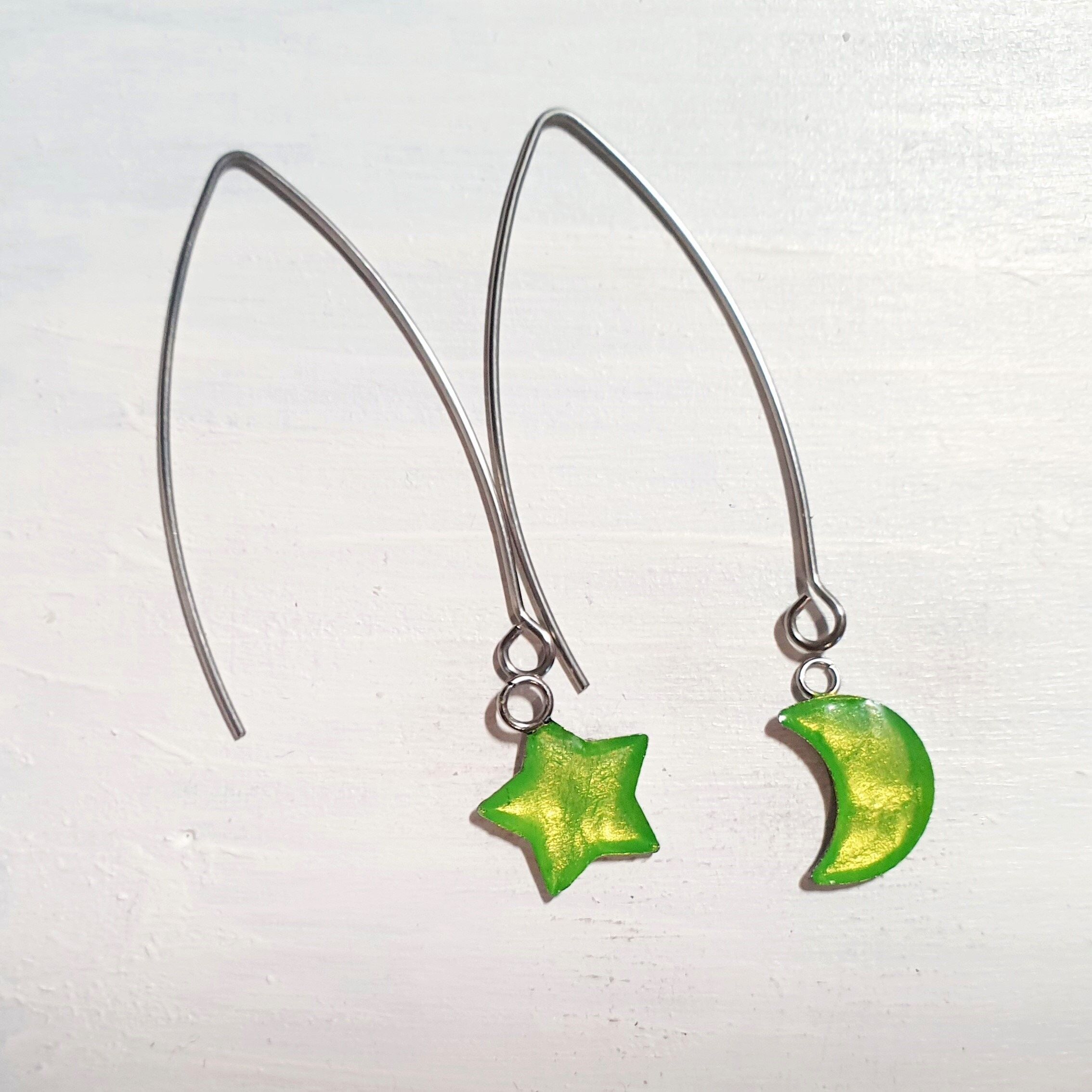 Orecchini lunghi a goccia stella e luna - verde iridescente, SKU874