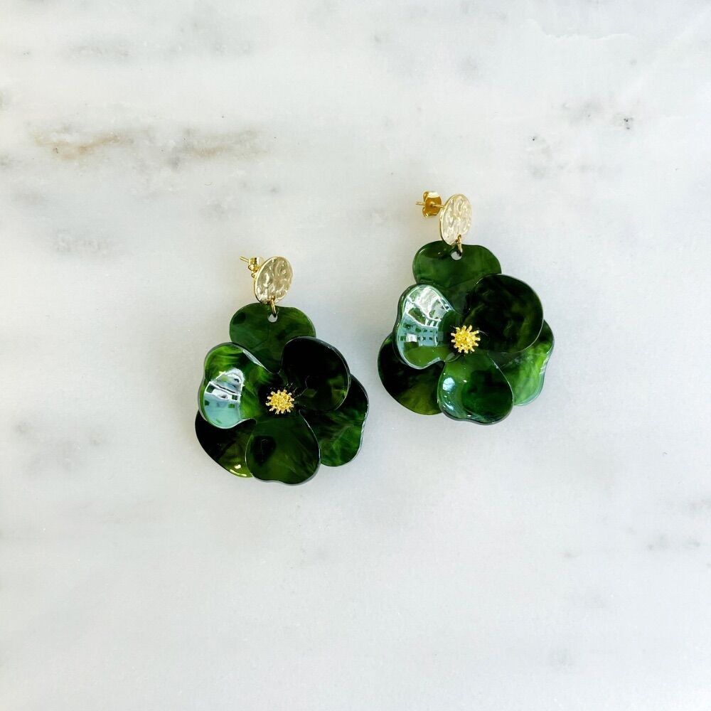 Flora Earrings: Women's earrings with a green acetate flower