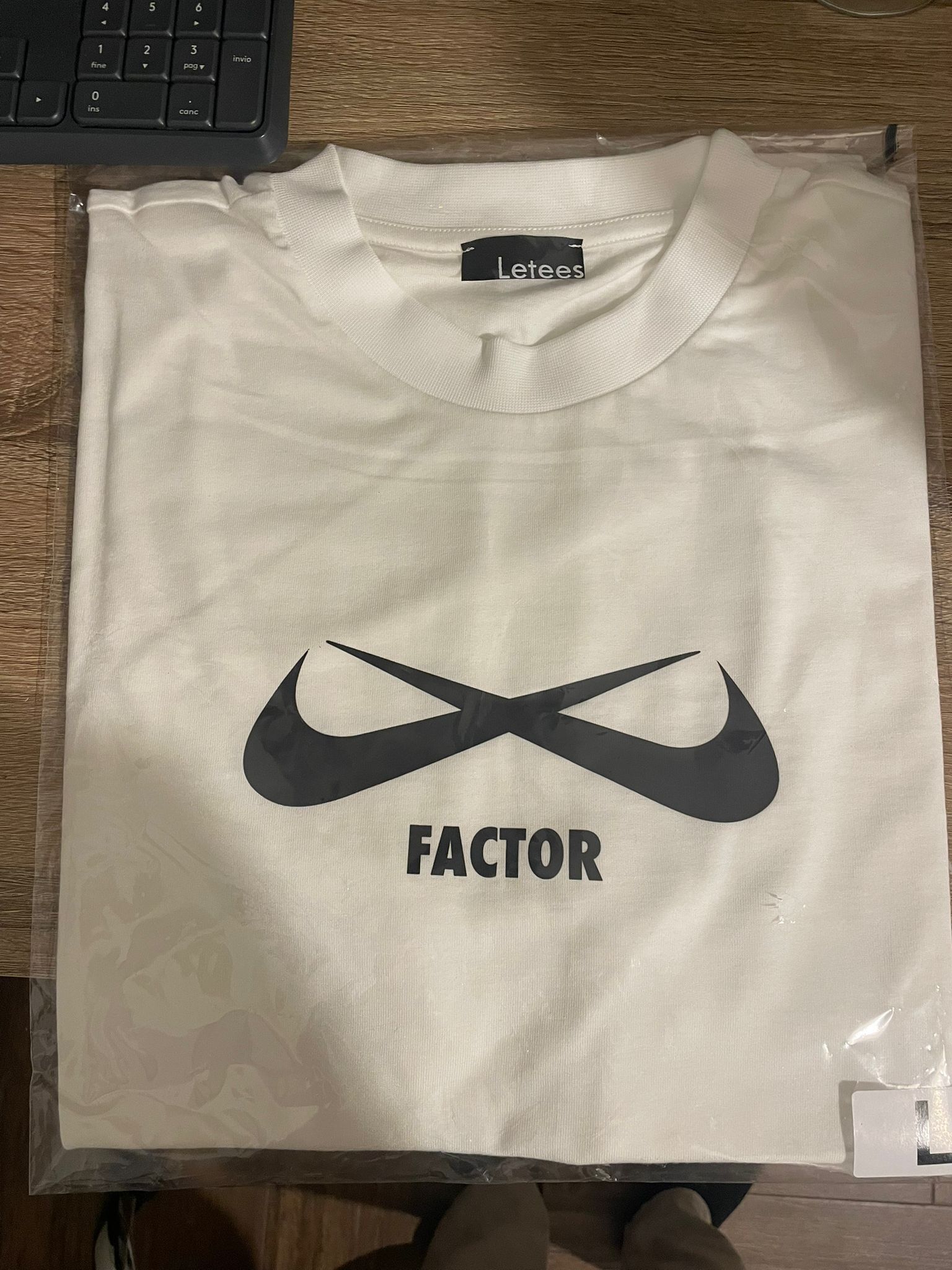 Letees - T-shirt "FACTOR" Infinity Swoosh - 100% Cotone Premium Bianca Panna 200g