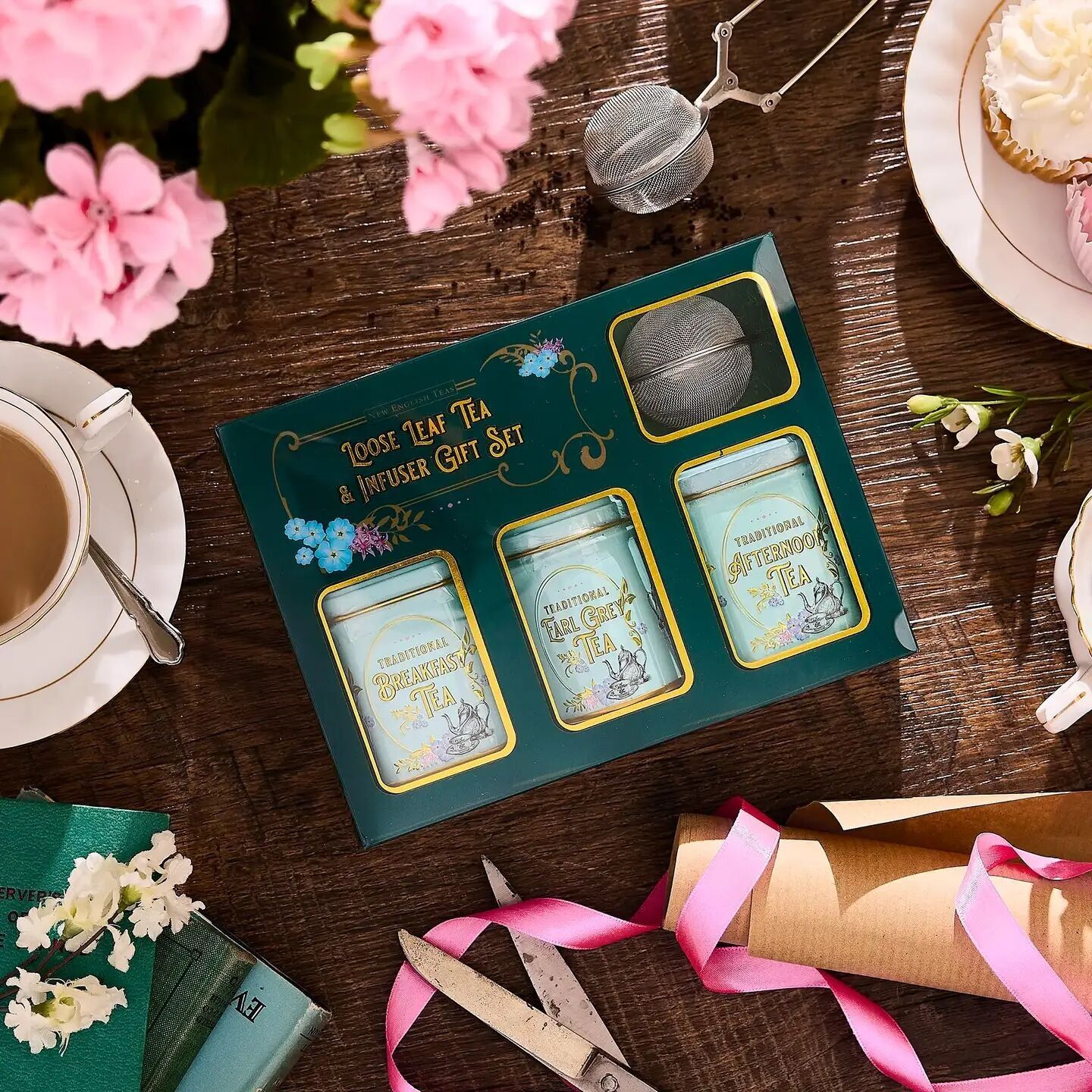 Vintage Victorian Mini Tea Tin & Infuser Gift Set