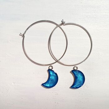 Boucles d'oreilles pendantes lunes sur fil rond - Perle bleu de mer, SKU1006