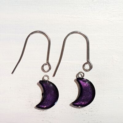 Orecchini pendenti luna con fili corti - Perla viola intenso, SKU1072