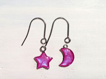 Boucles d'oreilles pendantes étoile/lune avec fils courts - Violet irisé ,SKU1082