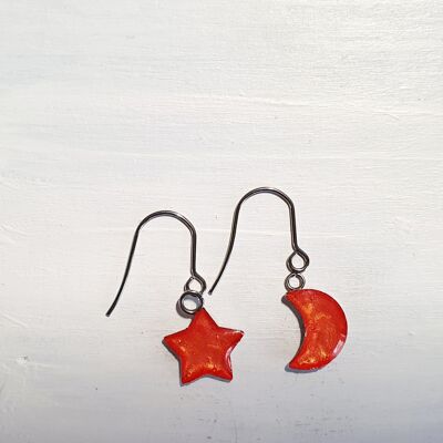 Pendientes colgantes estrella / luna con hilos cortos - Naranja iridiscente, SKU1083
