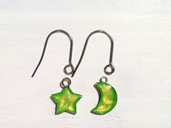 Boucles d'oreilles pendantes étoile/lune avec fils courts - Vert irisé ,SKU1084