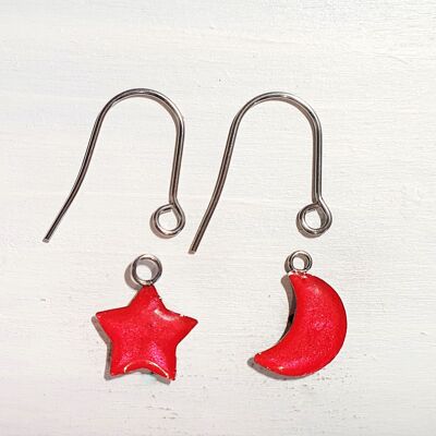 Pendientes colgantes de estrella / luna con hilos cortos - Perla roja, SKU1104