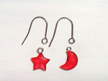 Boucles d'oreilles pendantes étoile/lune avec fils courts - Perle rouge, SKU1104