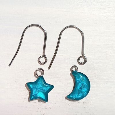 Boucles d'oreilles pendantes étoile/lune avec fils courts - Aqua irisé, SKU1106