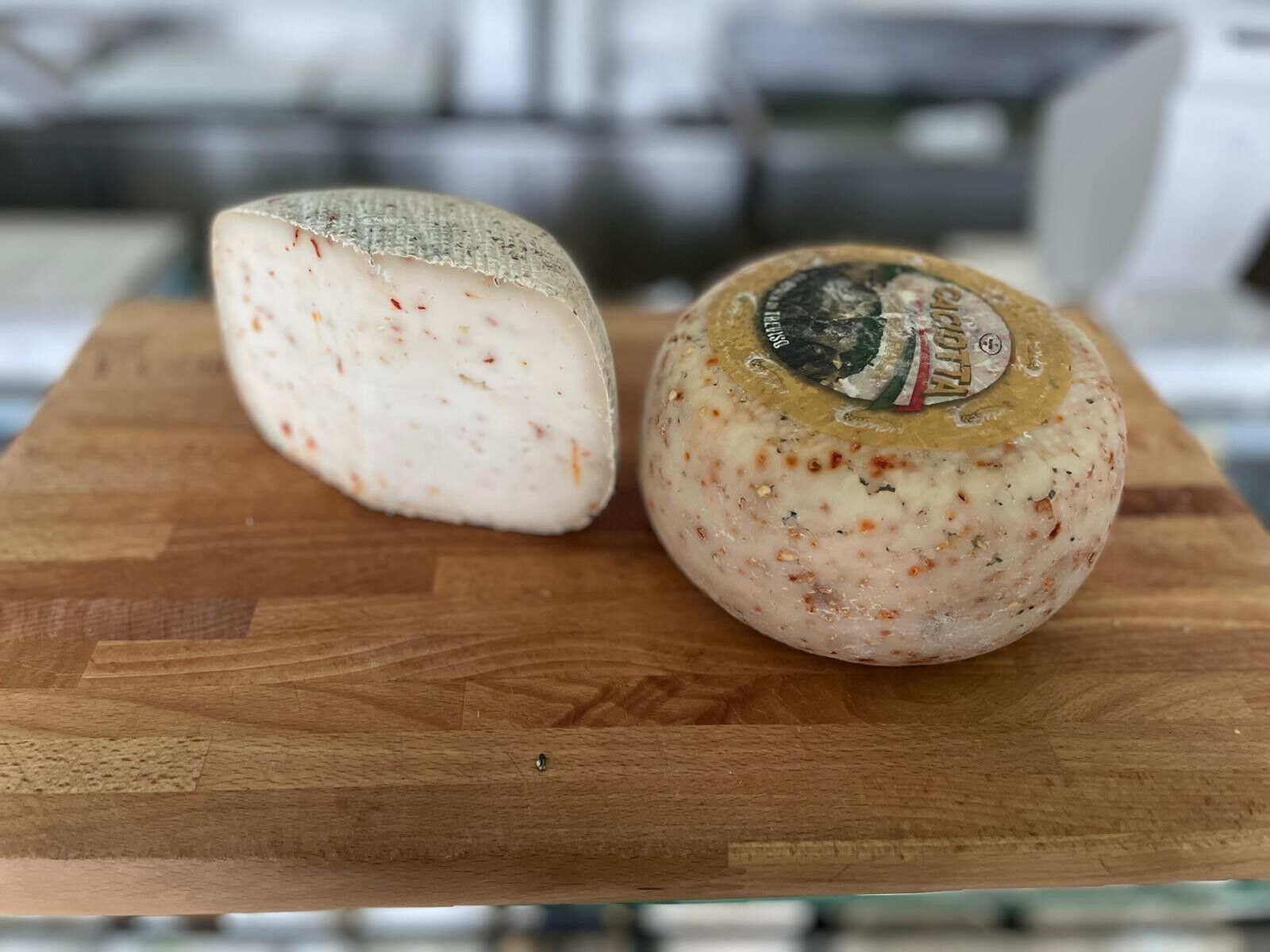 Caciotta Radicchio (leche de búfala) 225 gr del Vénéto