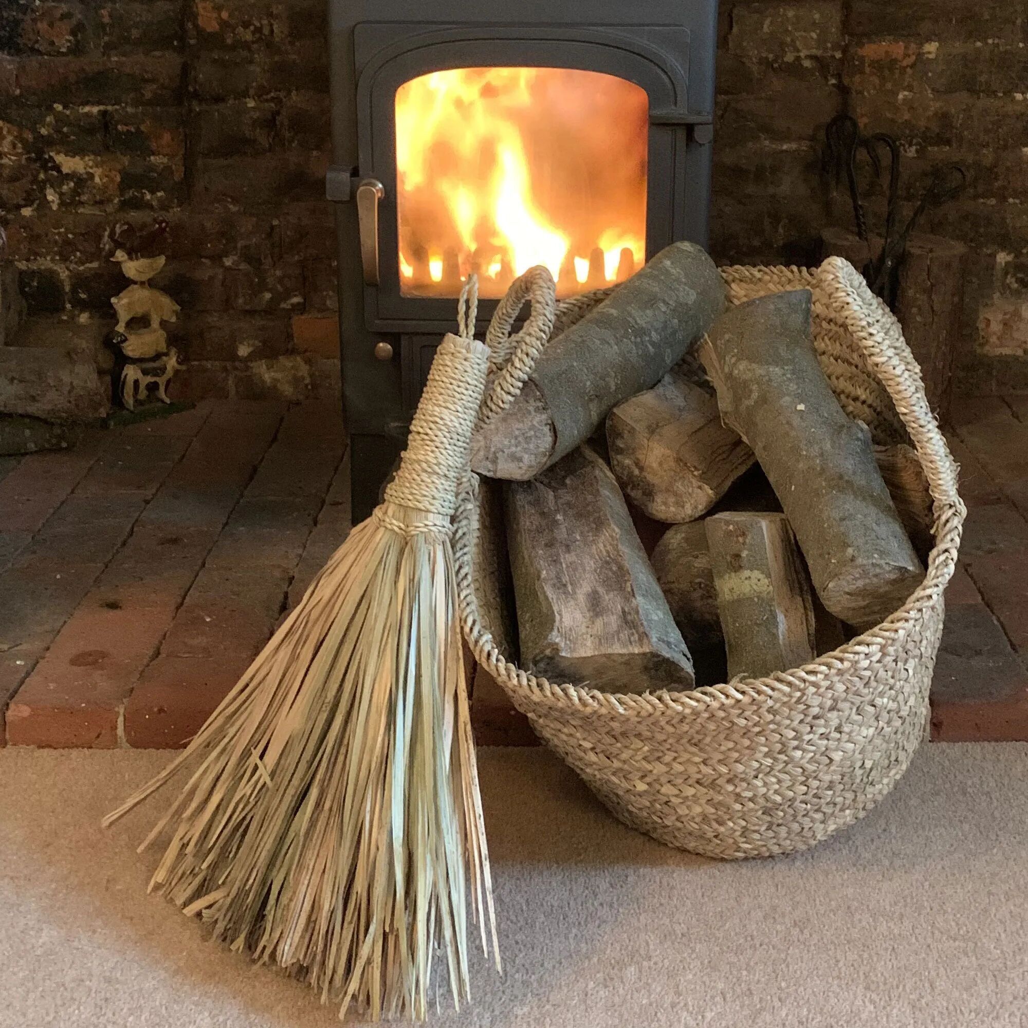 Artisan Moroccan Palm Leaf Brush – Hand-Woven 53cm Natural Fiber Hand Broom & Wall Decor