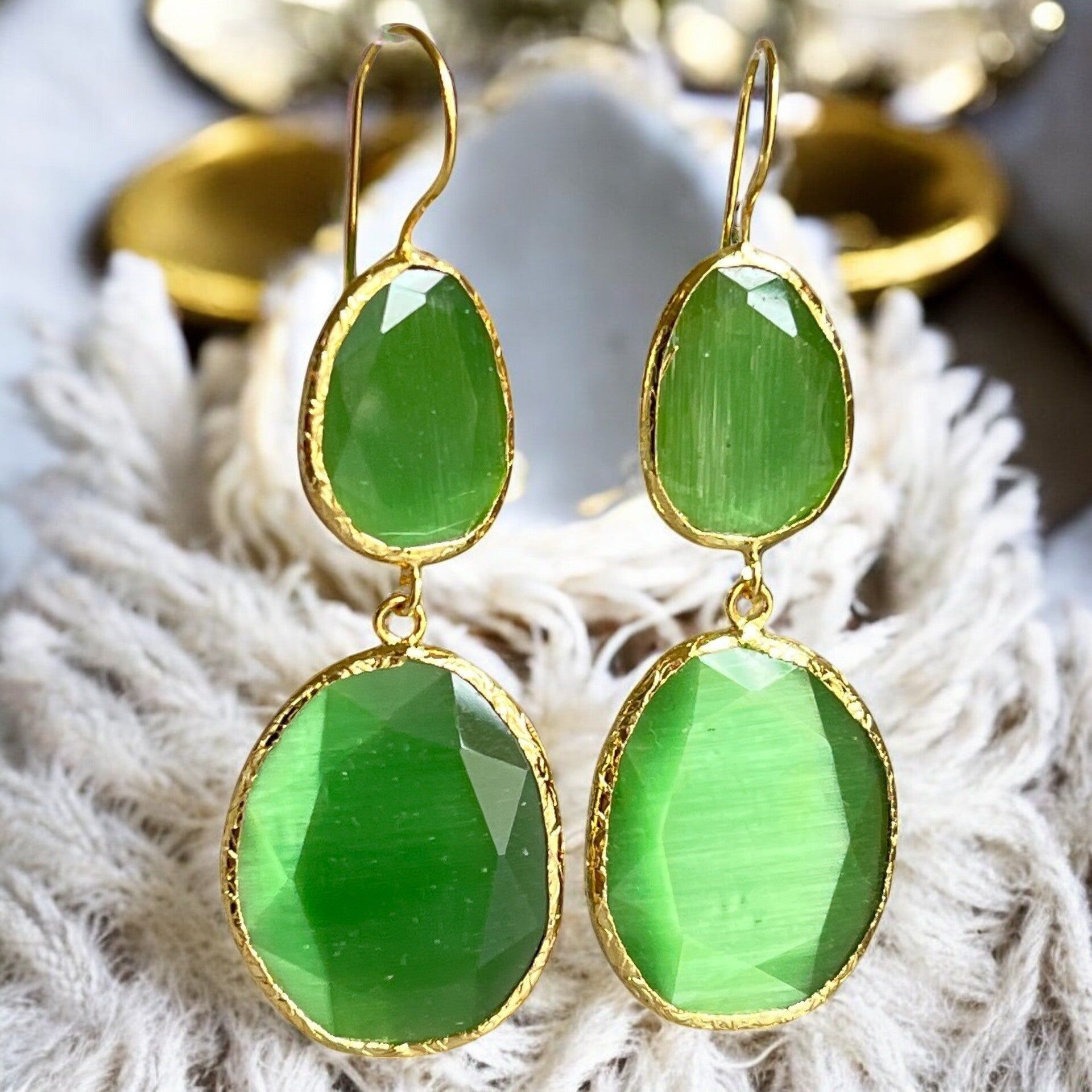 "FIORA" gold-plated earrings with fine gold and green Agate stone
