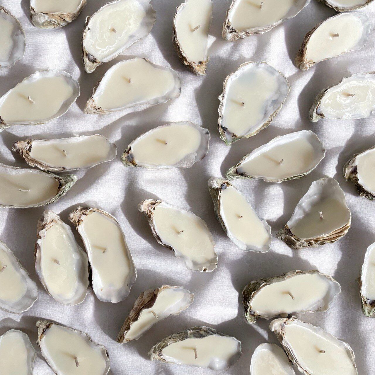 Set of 100 Soy Wax Oyster Shell Candles: Coastal Decor, Eco-Friendly Wedding Favors