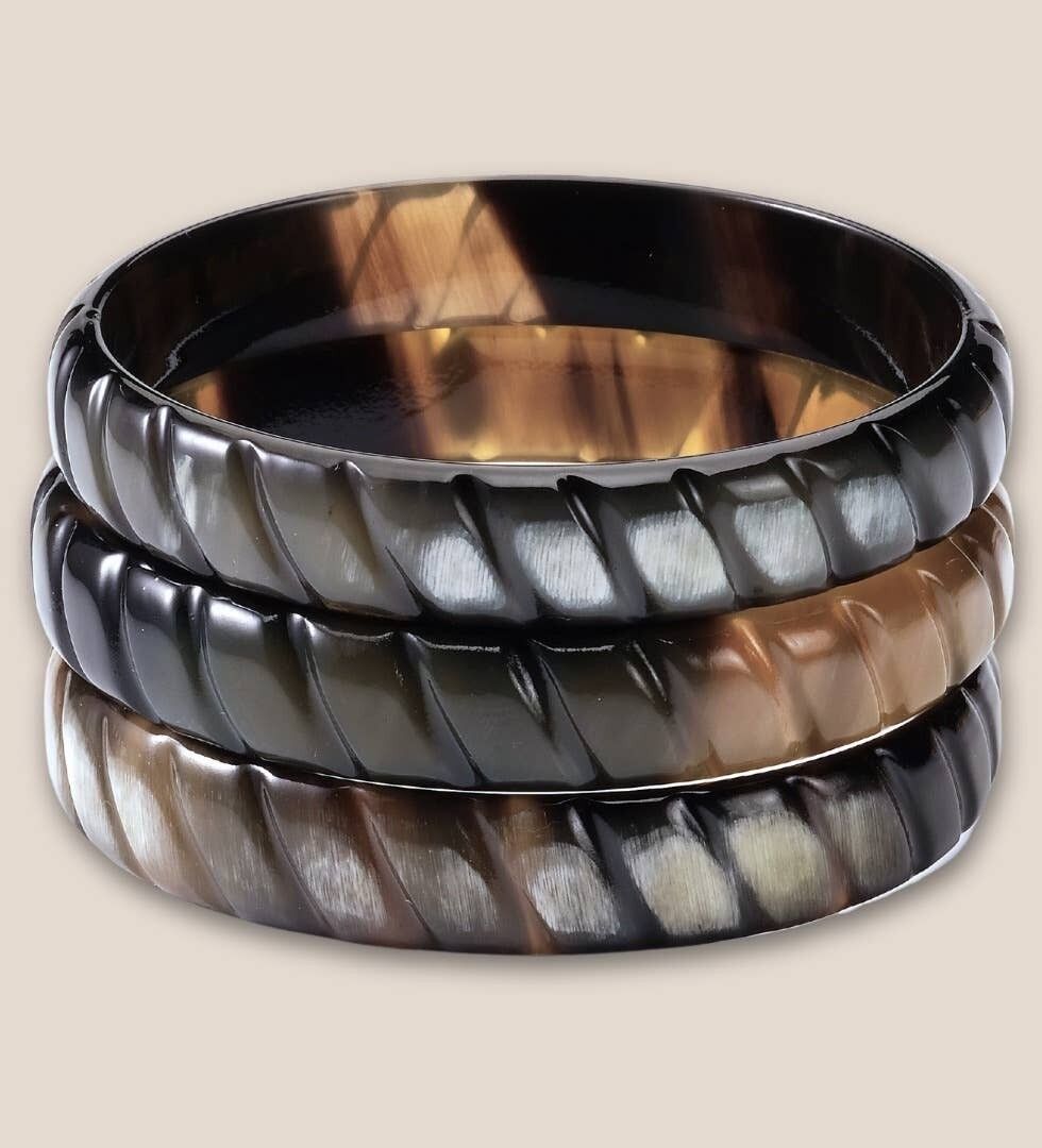 Graviertes schwarzes Hornarmband 12 mm