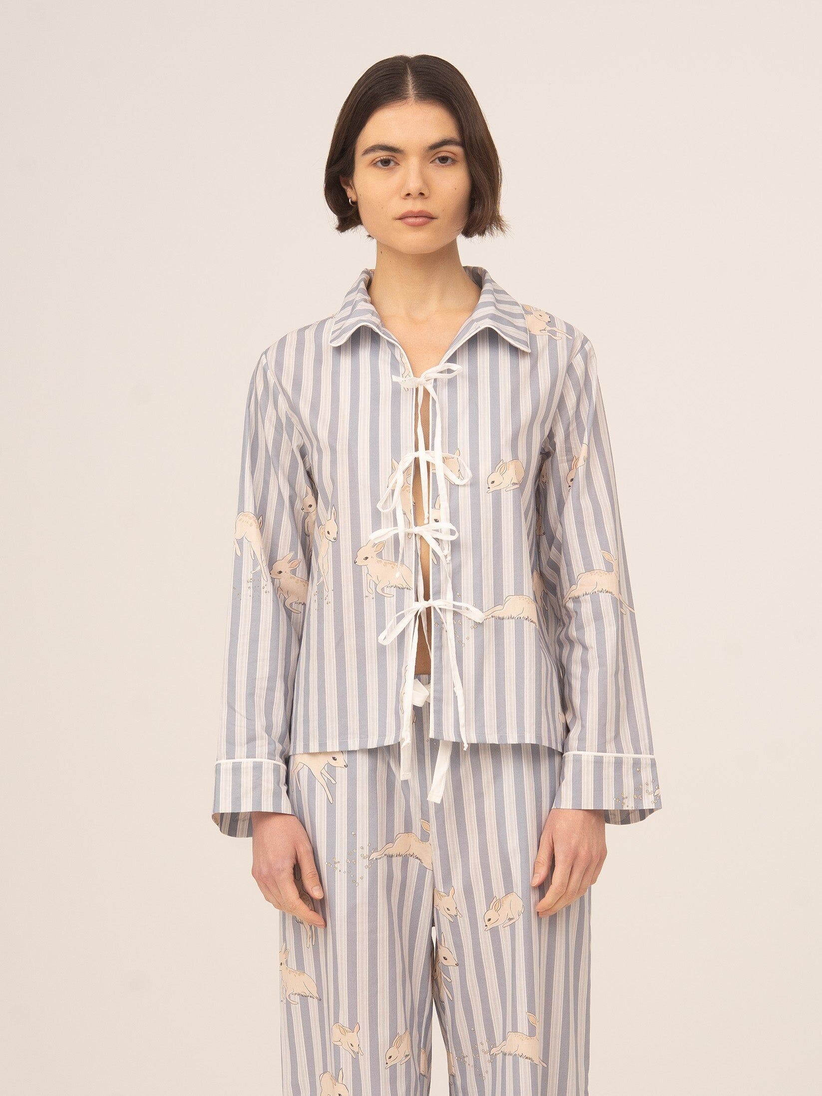 Gestreiftes Pyjamahemd mit Bambi-Blau-Print