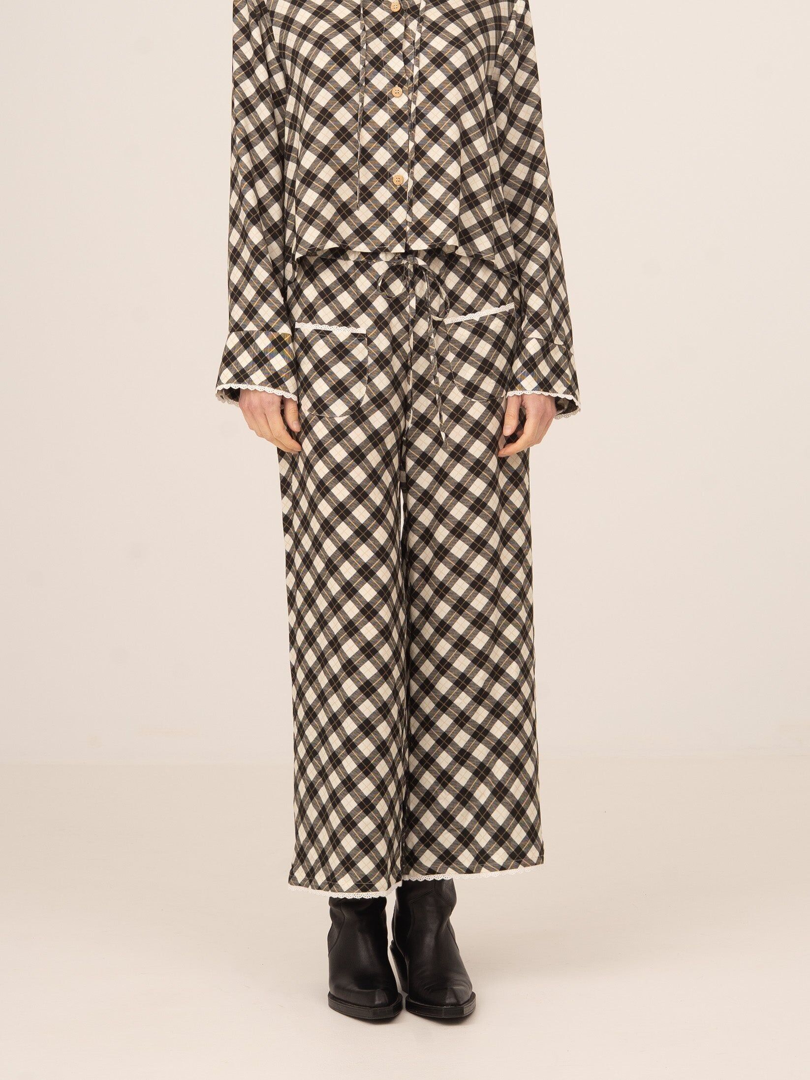 Klassische Hose mit geometrischem Muster im Betty Argyle-Stil