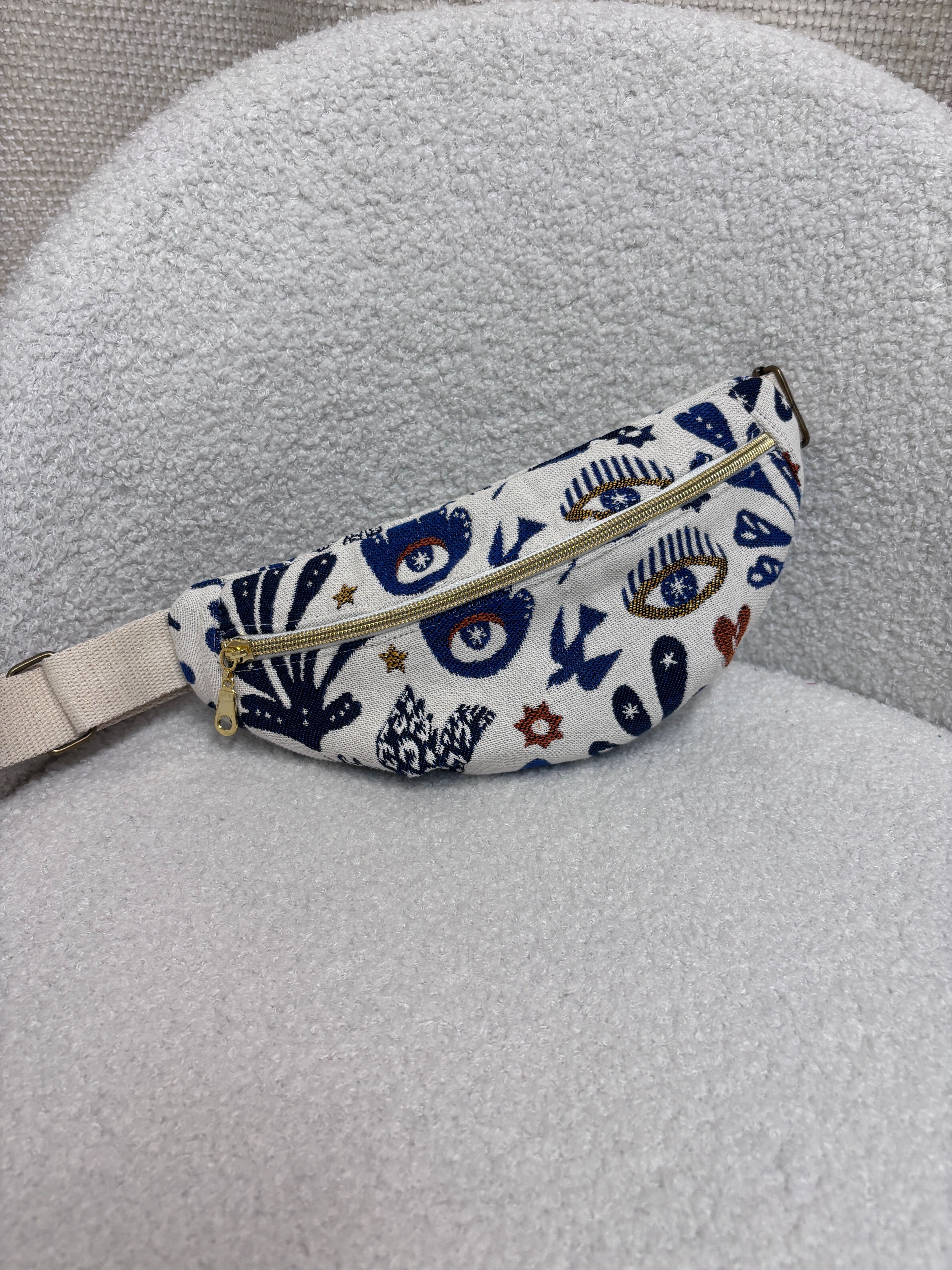 Small fanny pack eye