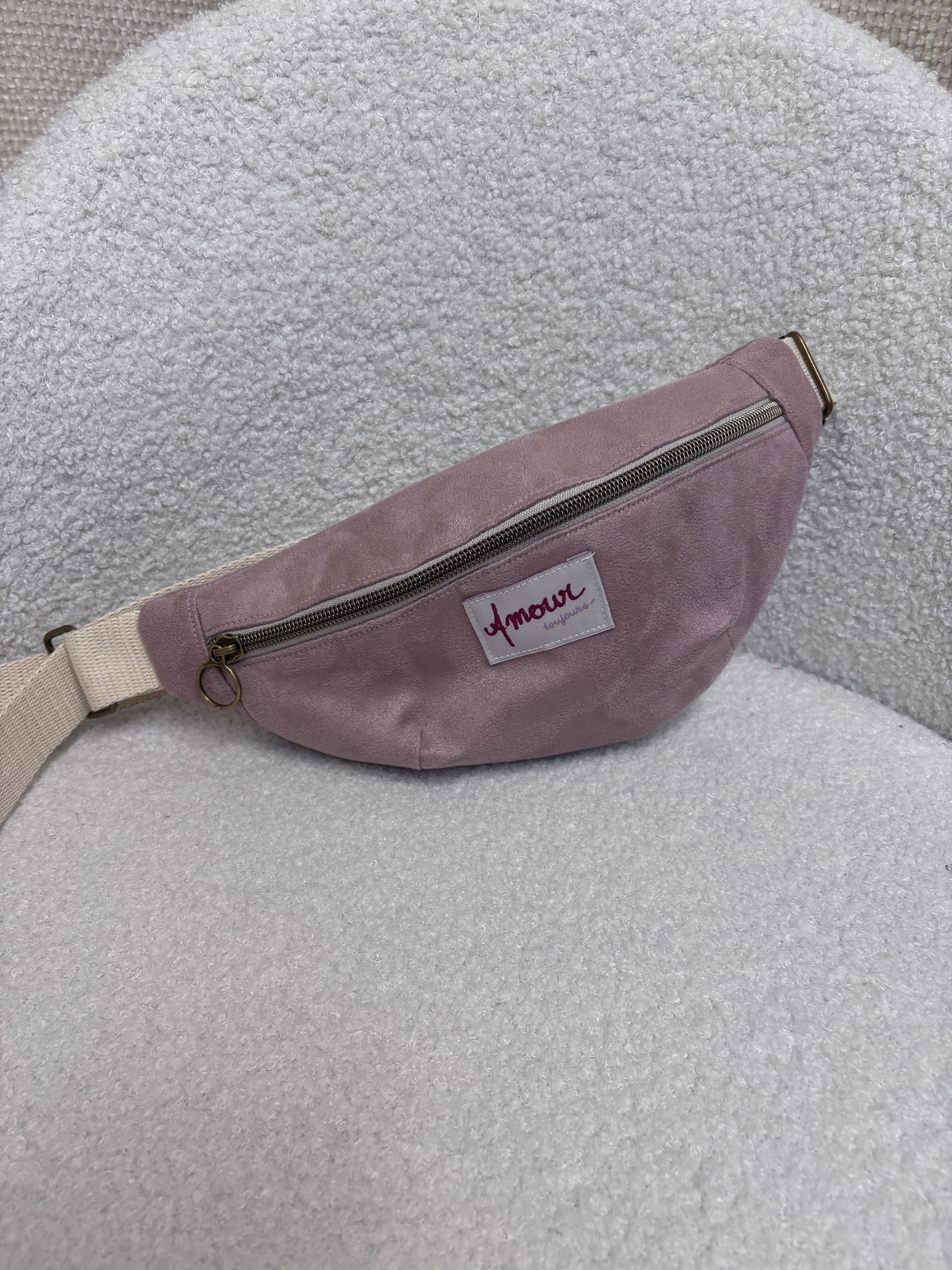 Small fanny pack in lilac