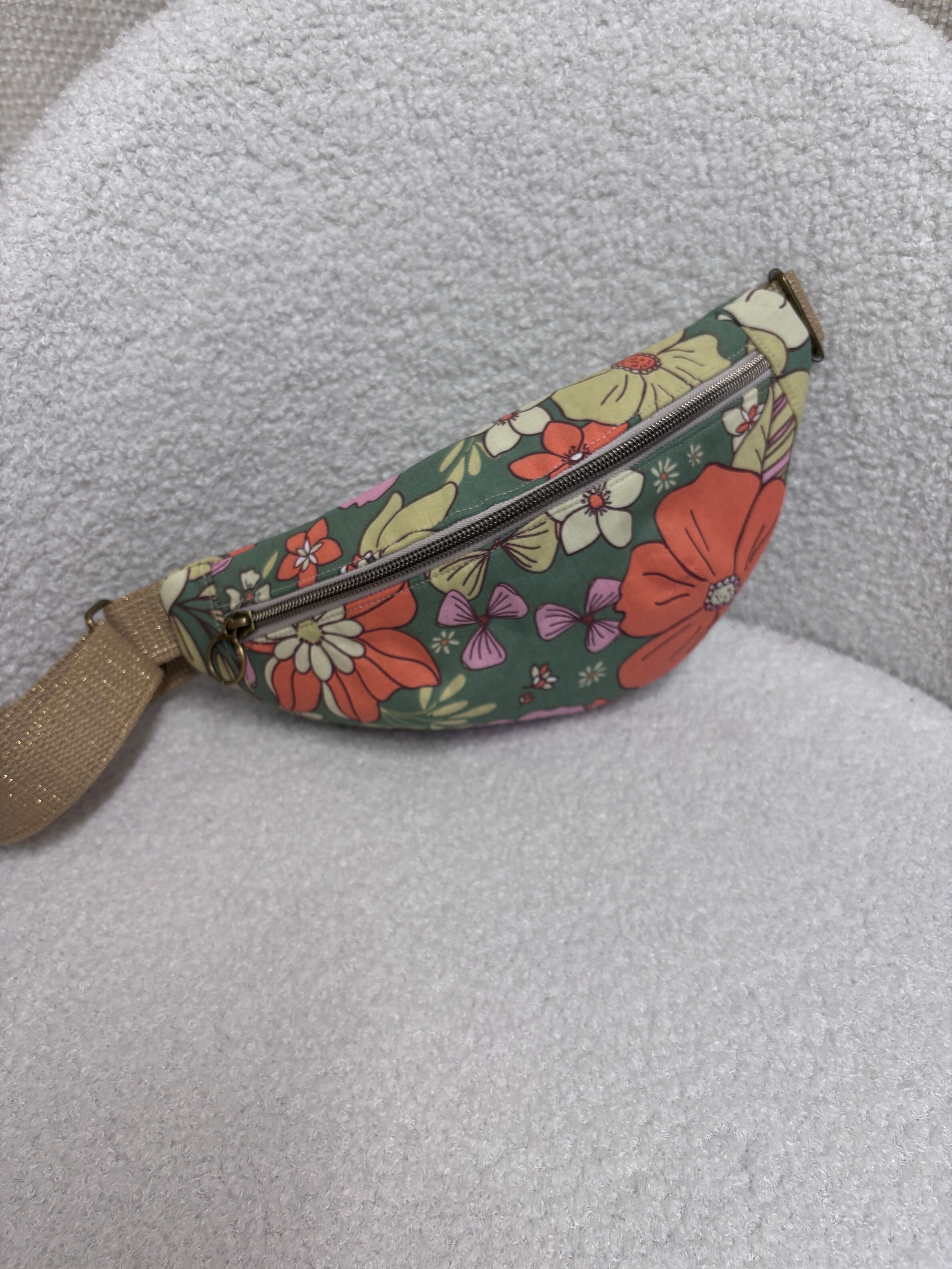 Small fanny pack from the floral collection