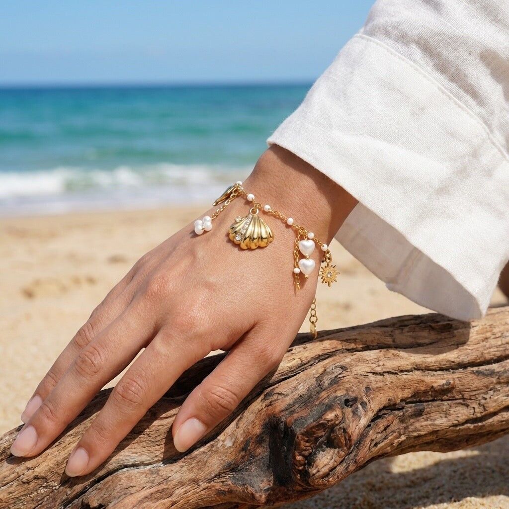 White enamel chain bracelet with seashell charms