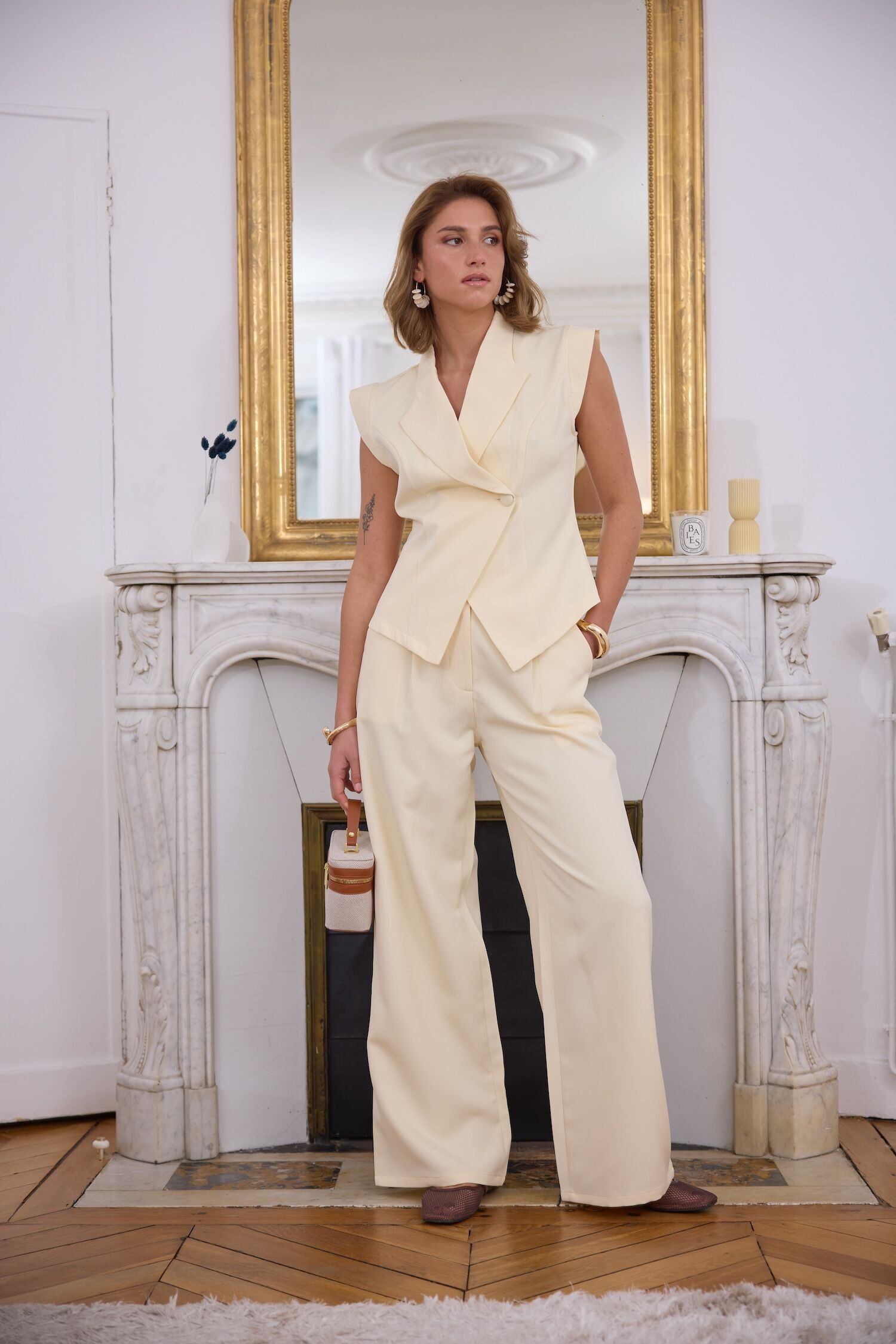 Ärmellose, taillierte Jacke - 5693