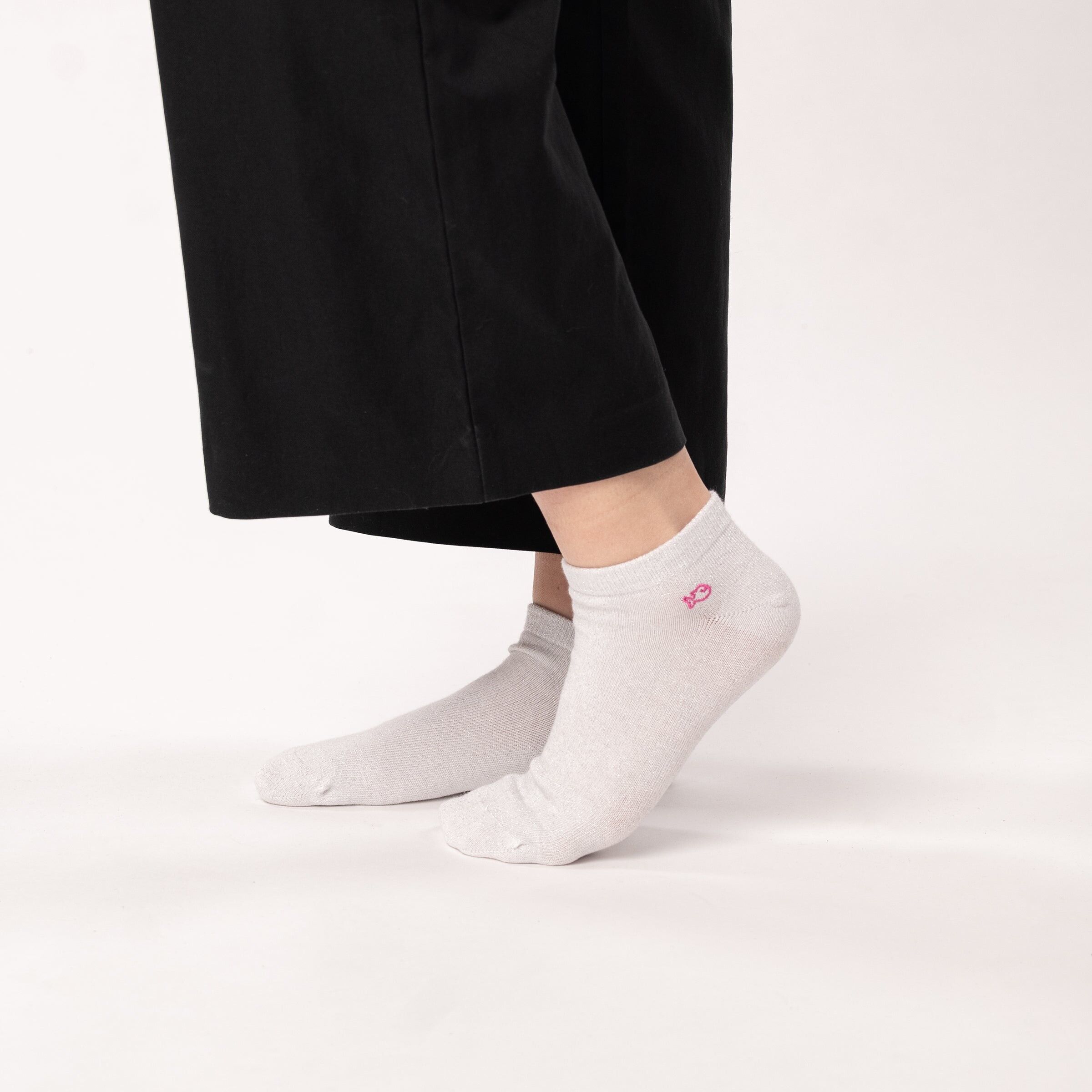 Glitzernde Knöchelsocken aus gekämmter Baumwolle, einfarbig, Grau