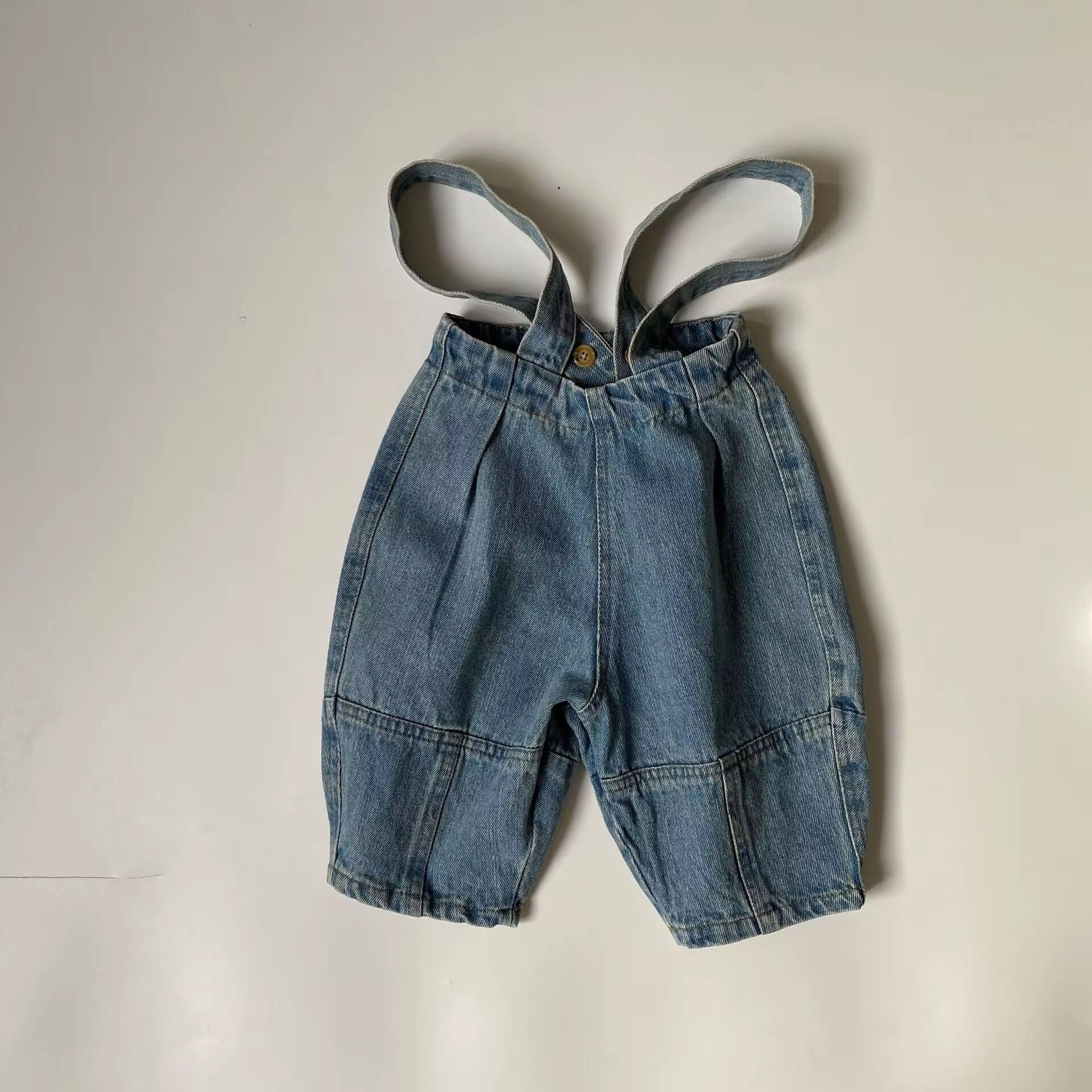 Pantalones de mezclilla con tirantes Kora