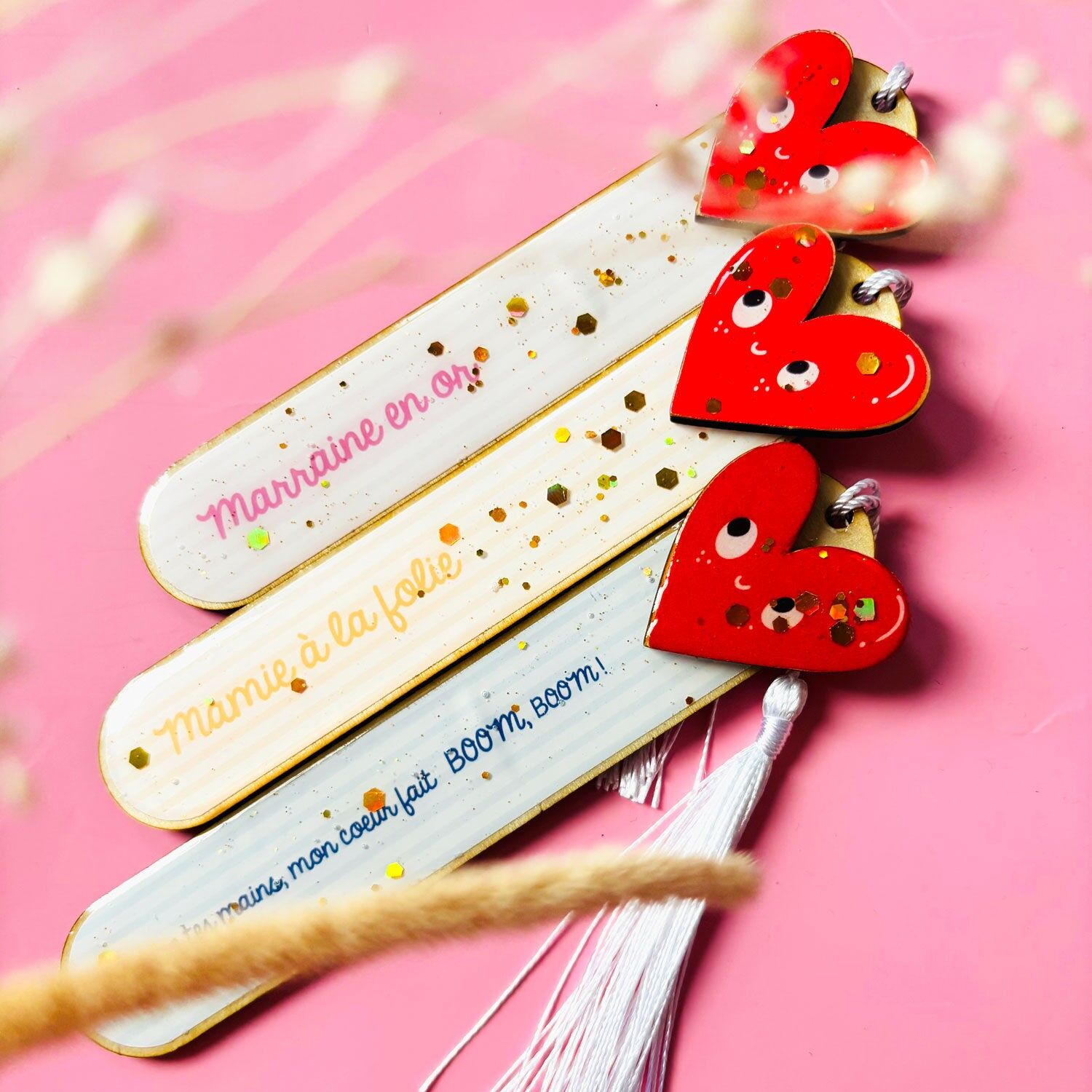 Illustriertes Lesezeichen aus Holz und Kunstharz – Personalisierte Familienkollektion