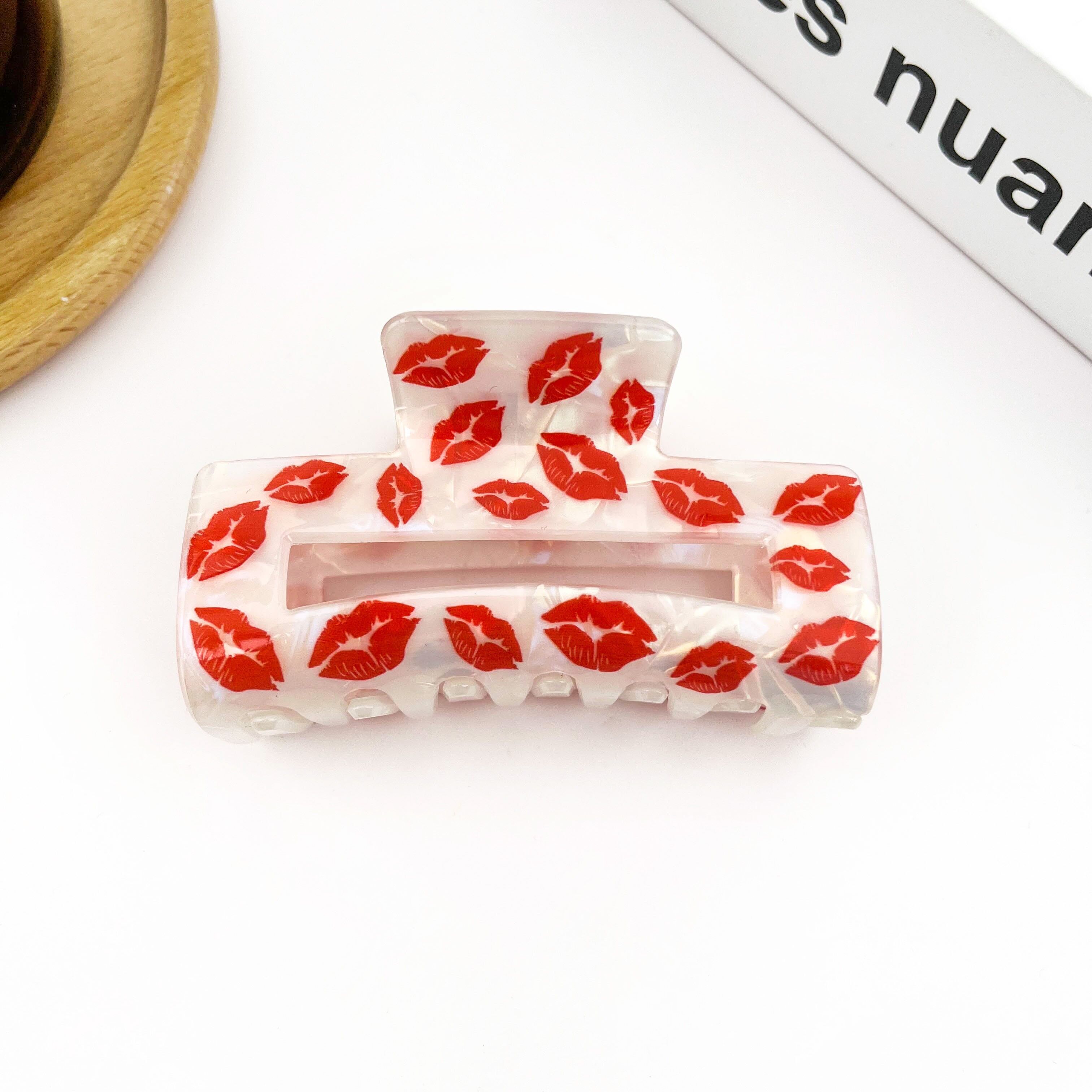 Haarspange mit rotem Lippenmotiv und PVC-Print