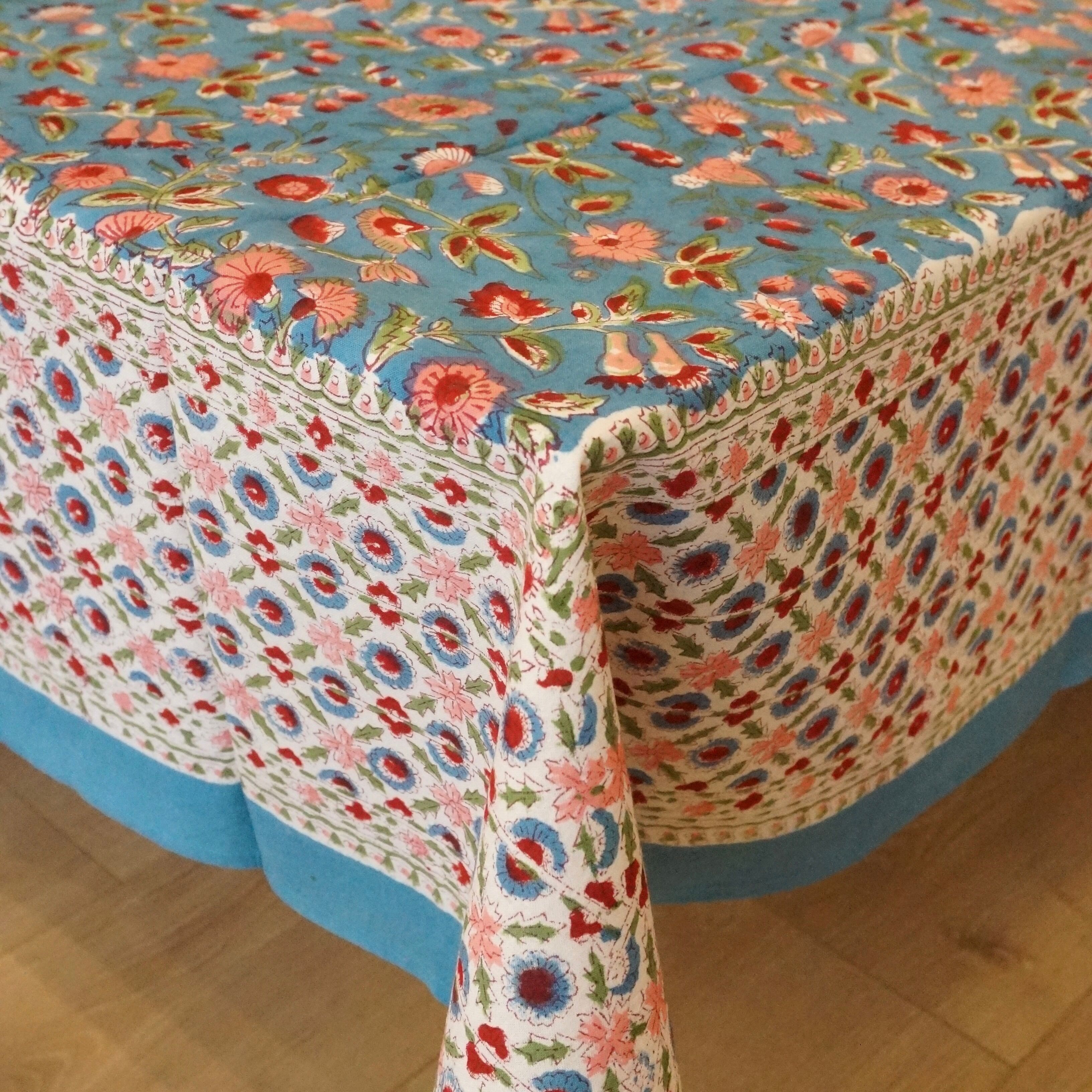 Rechteckige Tischdecke aus bedruckter Baumwolle „Lova“