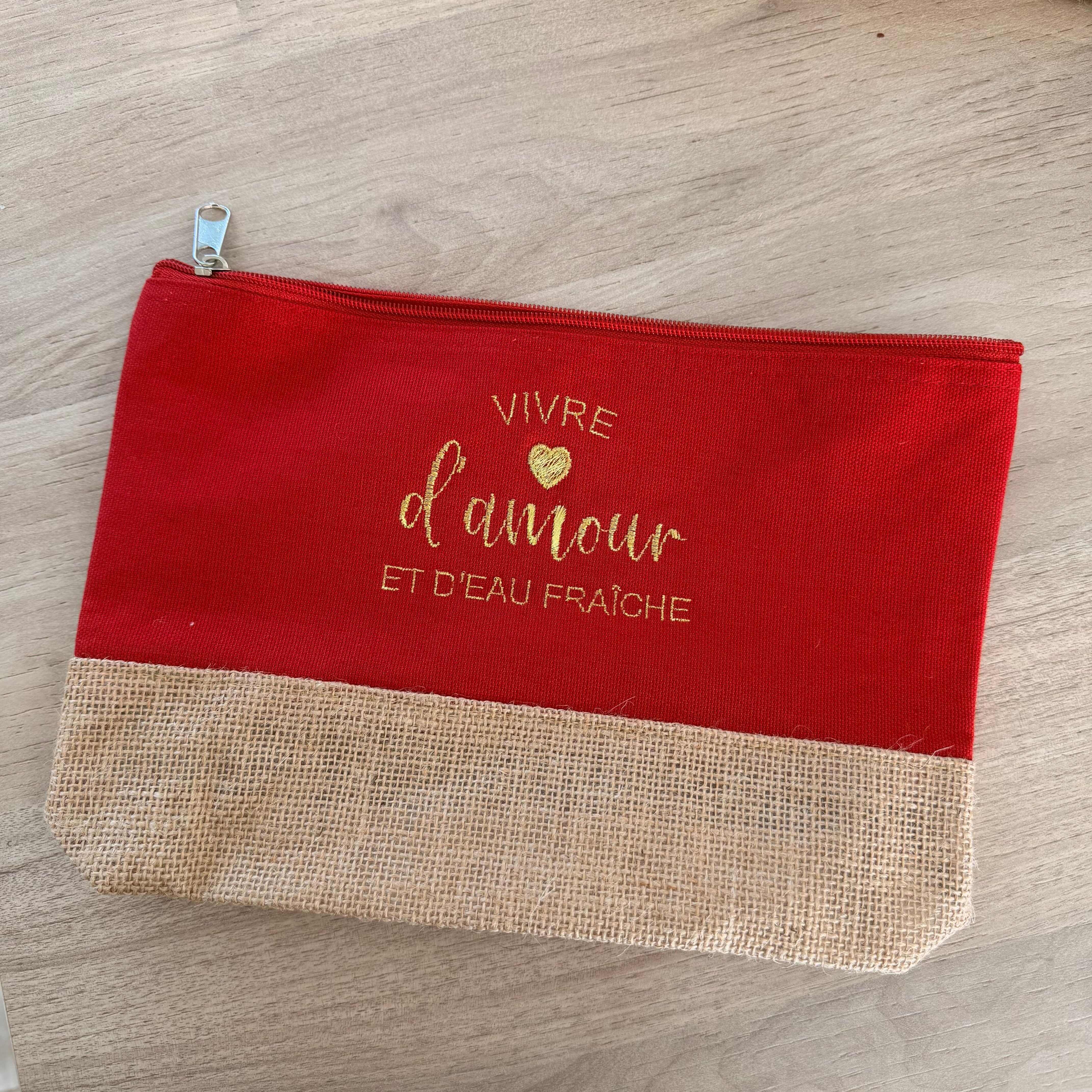 Trousse brodée, Vivre d'amour et d'eau fraîche