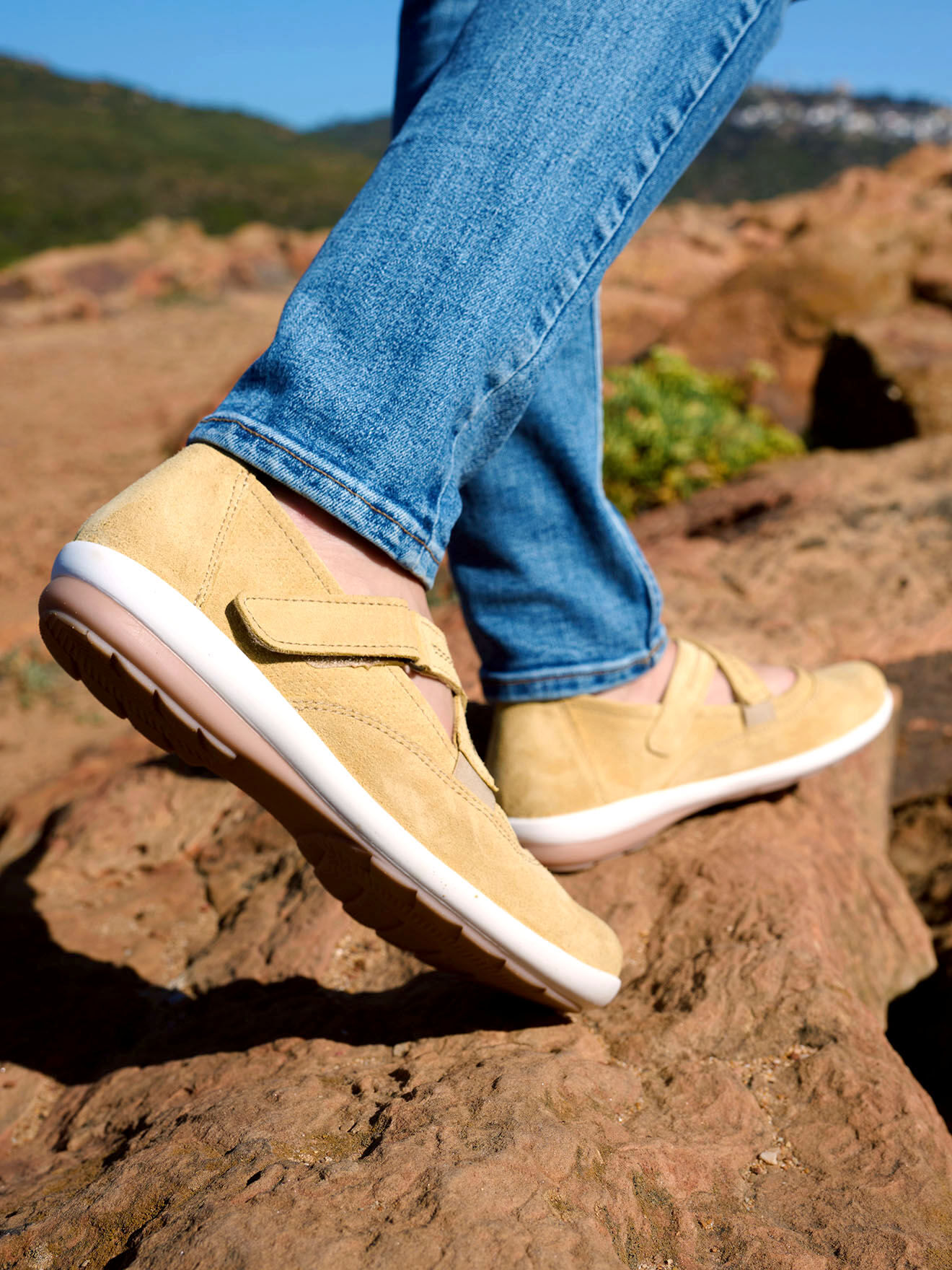 Women's leather baby shoes with criss-cross straps (2013233_0038)