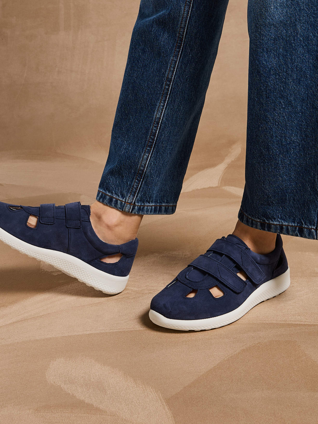 Women's extra-wide sneakers and shoes in perforated leather (2013235_0001)