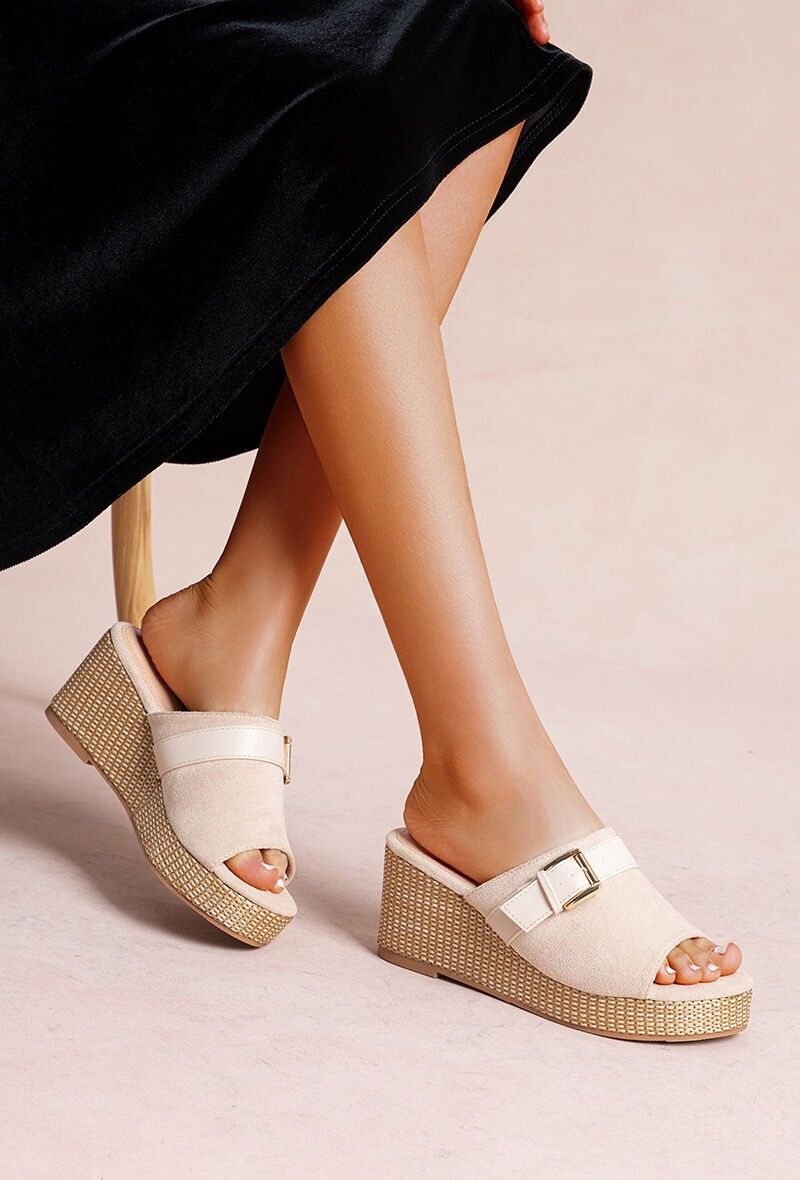 Mules de plataforma con cuña: estilo elegante y altura