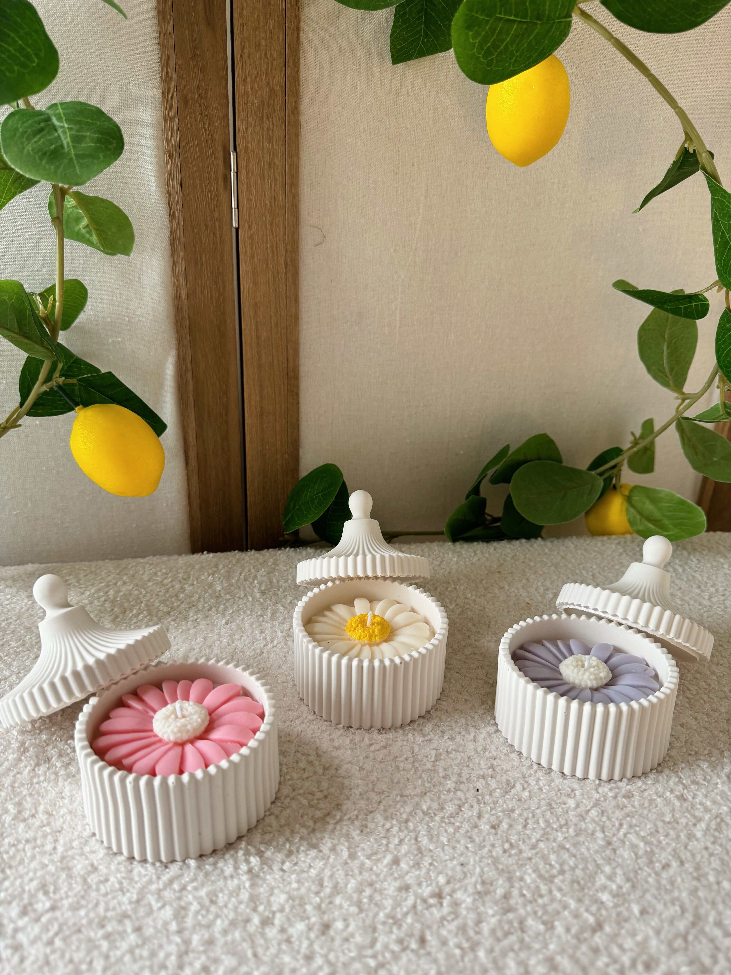 Amelia limited edition spring candle with daisies in your choice of colors
