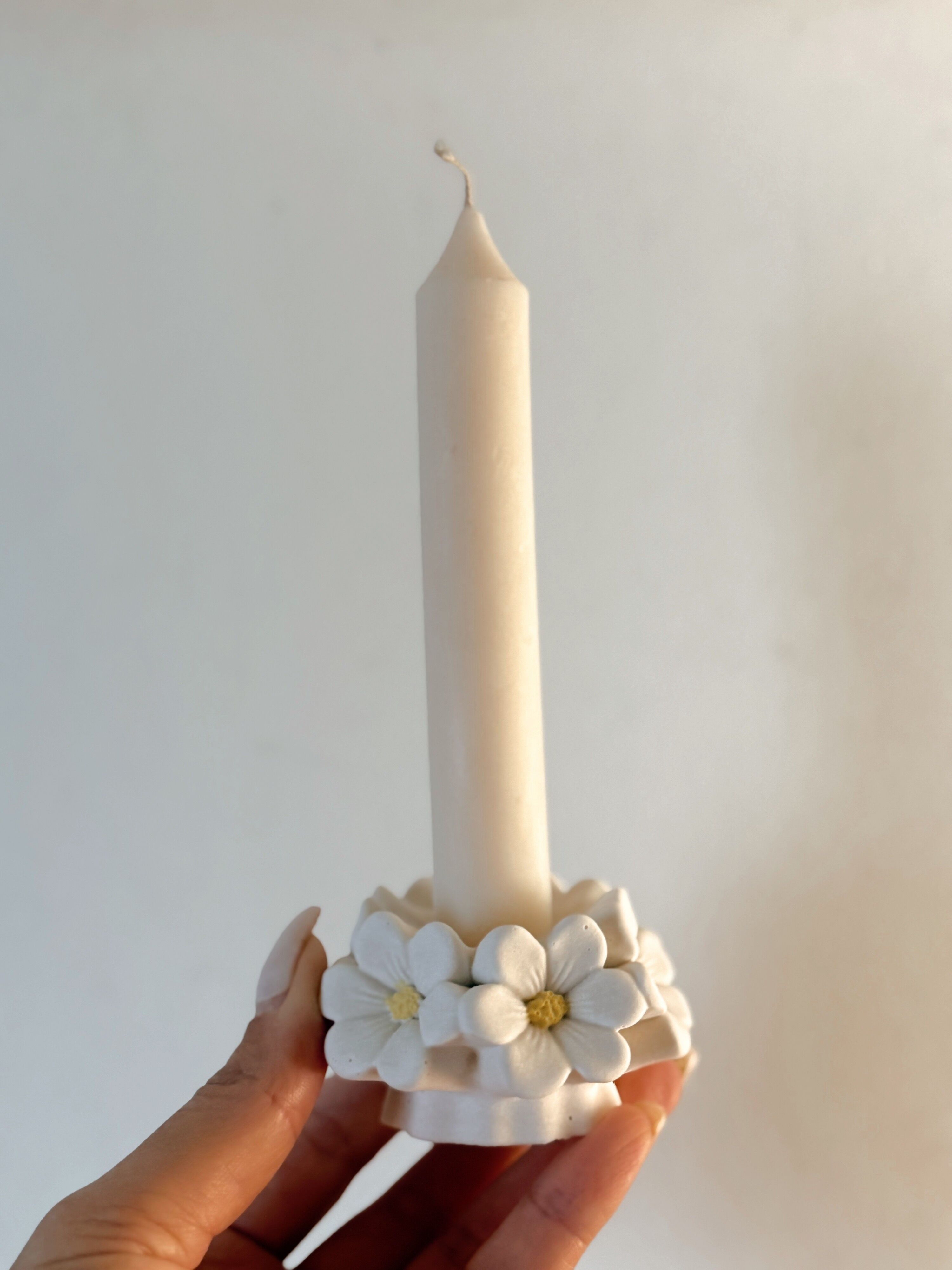 Handmade daisy candle holder in Jesmonite