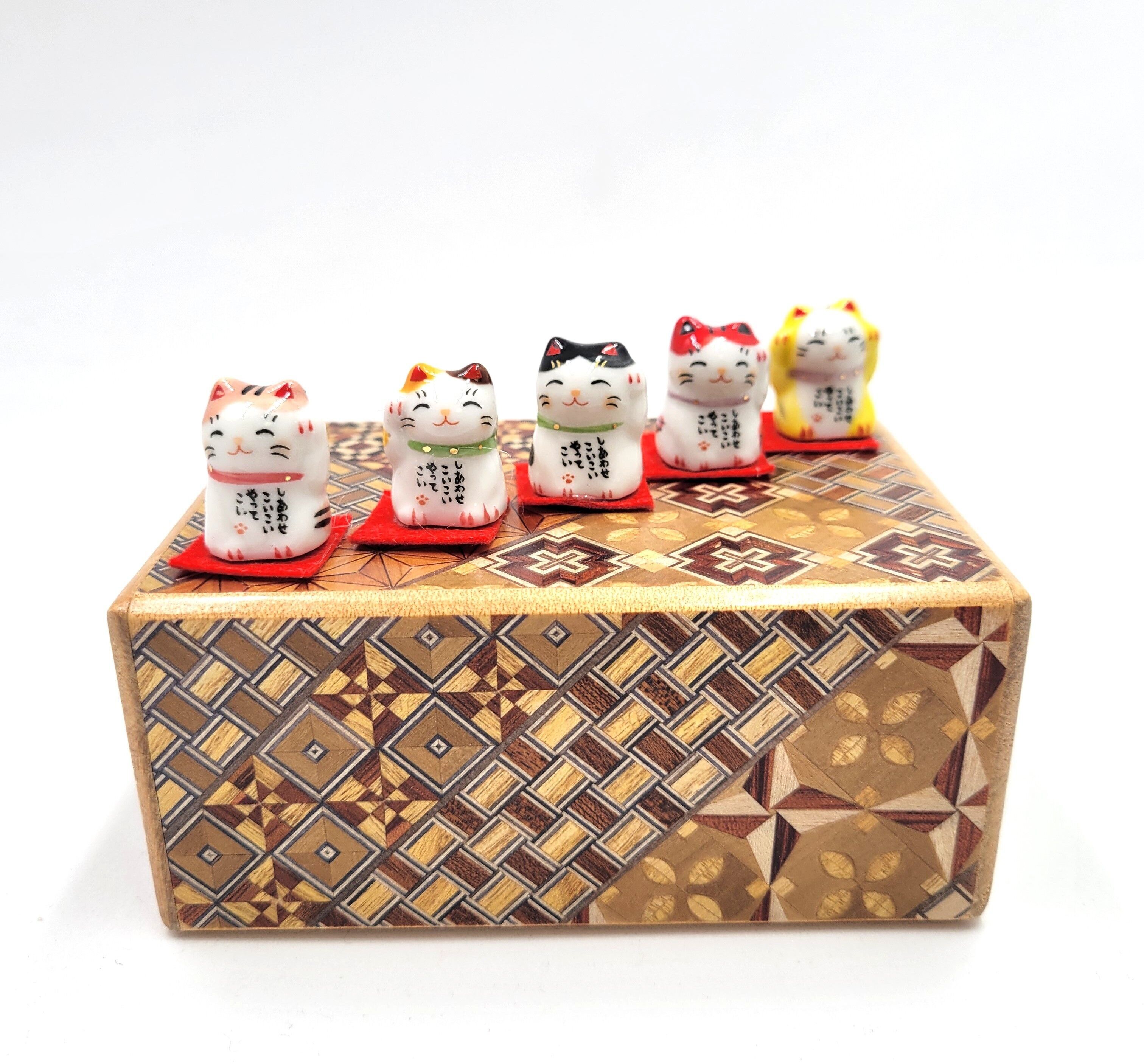 Set of 5 Tiny Maneki Neko with mat – Lucky Cats