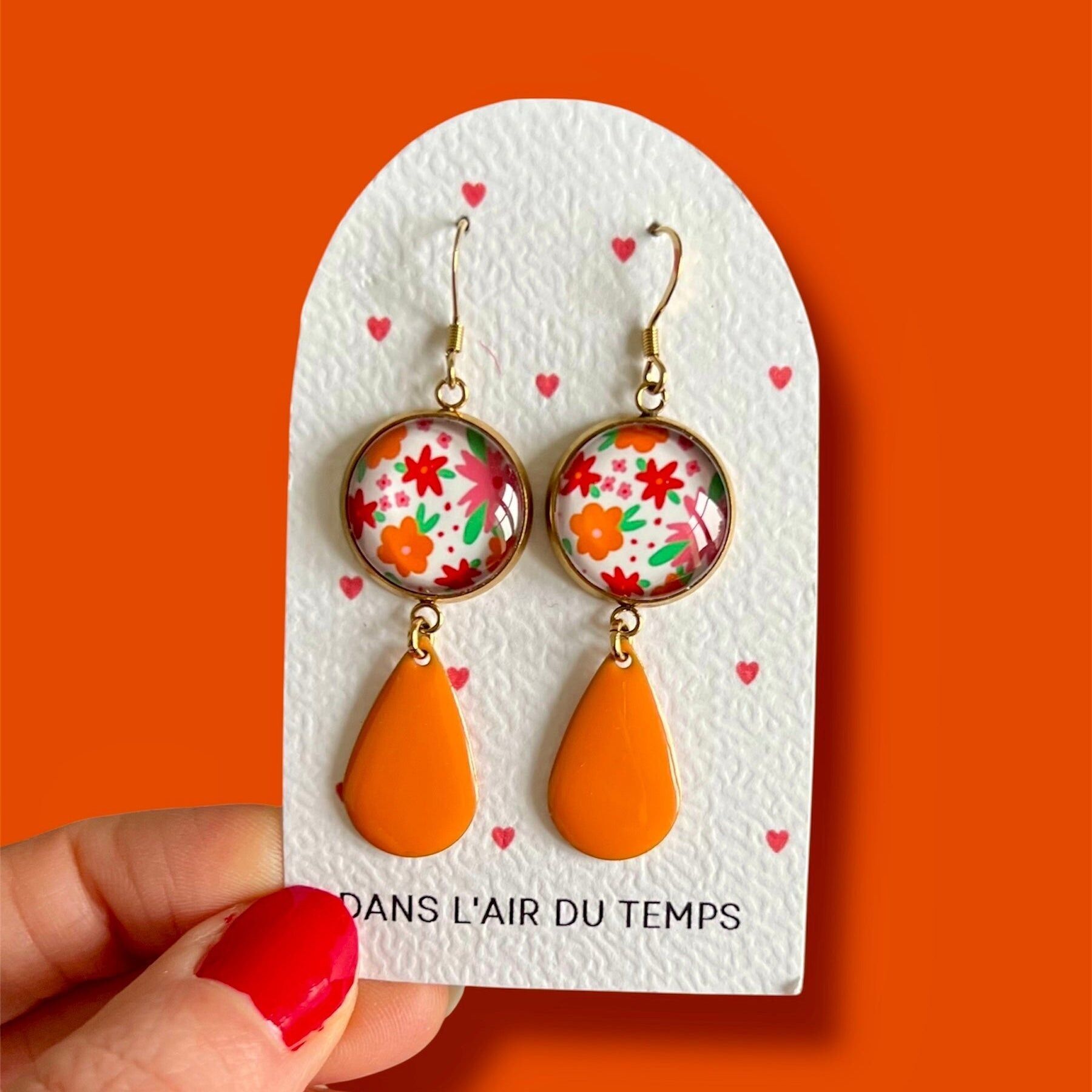 Ohrhänger mit orangefarbenen und rosafarbenen Blüten, orangefarbene Emaille, Gold- oder Silberfinish