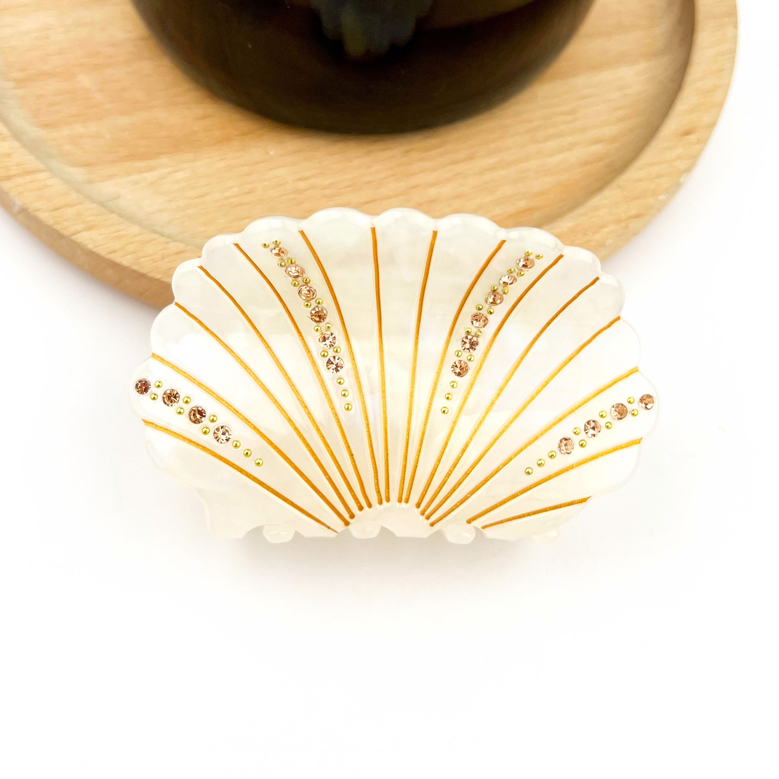 Haarspange aus weißem Acetat mit Strasssteinen in Muschelform – Elegantes Ozean-Design