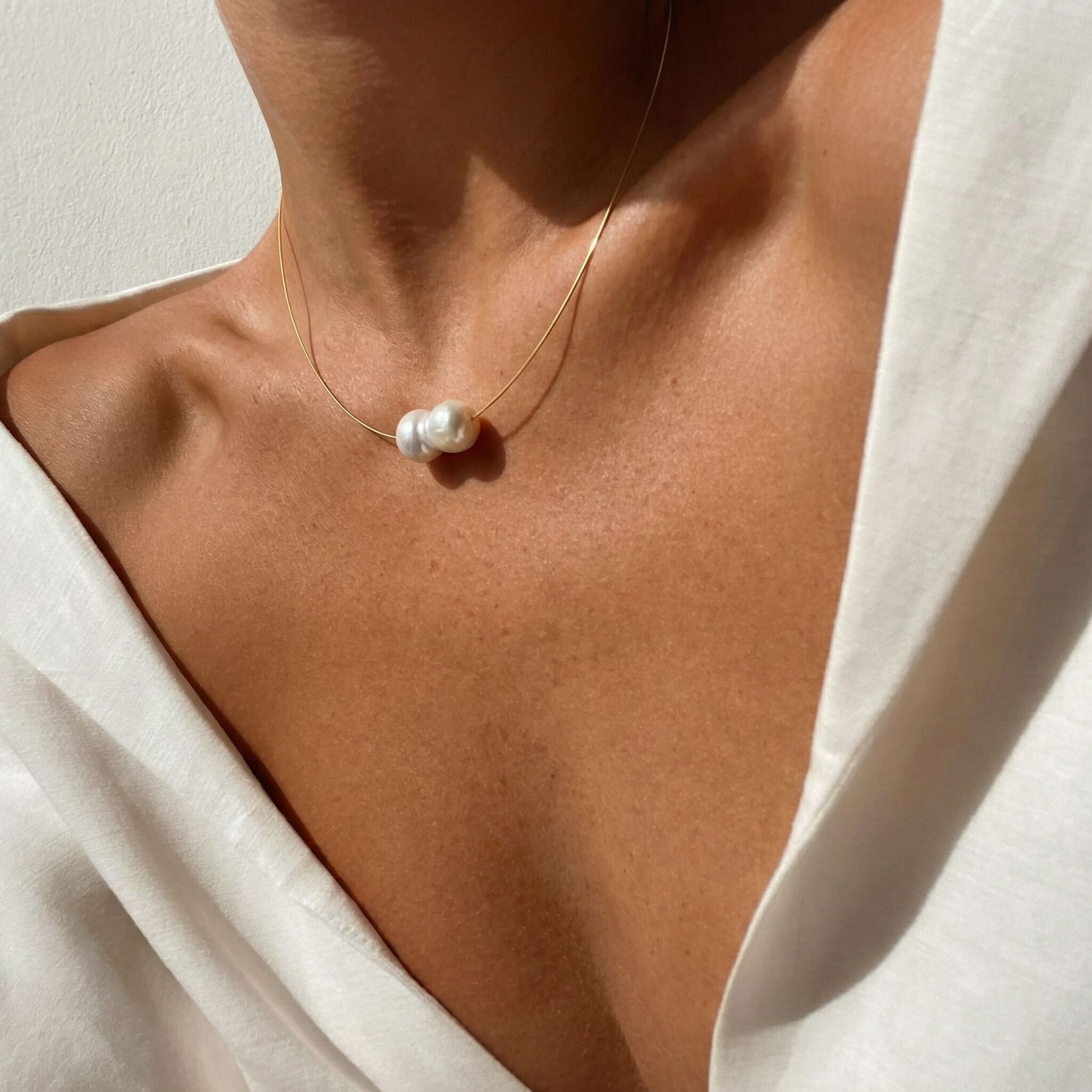 Minimalistic freshwater pearl necklace