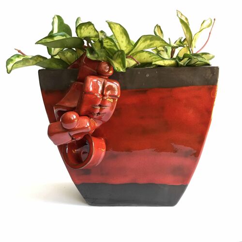 Red pot dancer