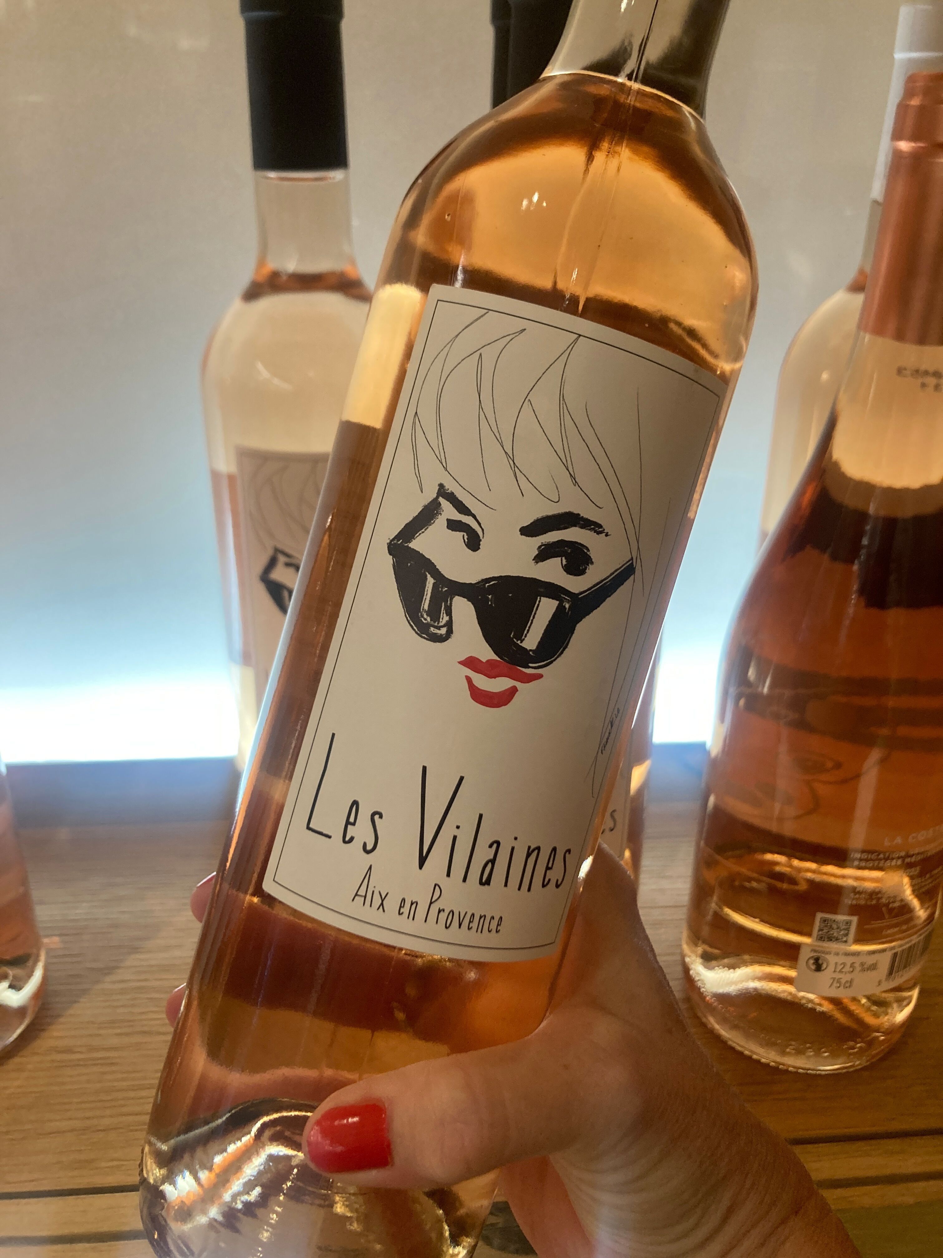 Vino rosado Les Vilaines, pallet de 300 botellas