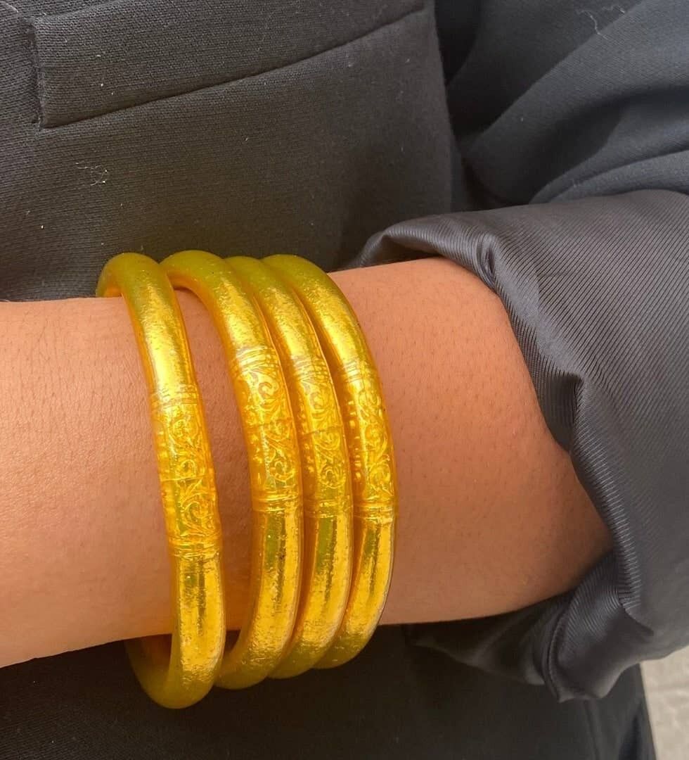 Ikonisches 8-mm-Goldarmband im buddhistischen Stil