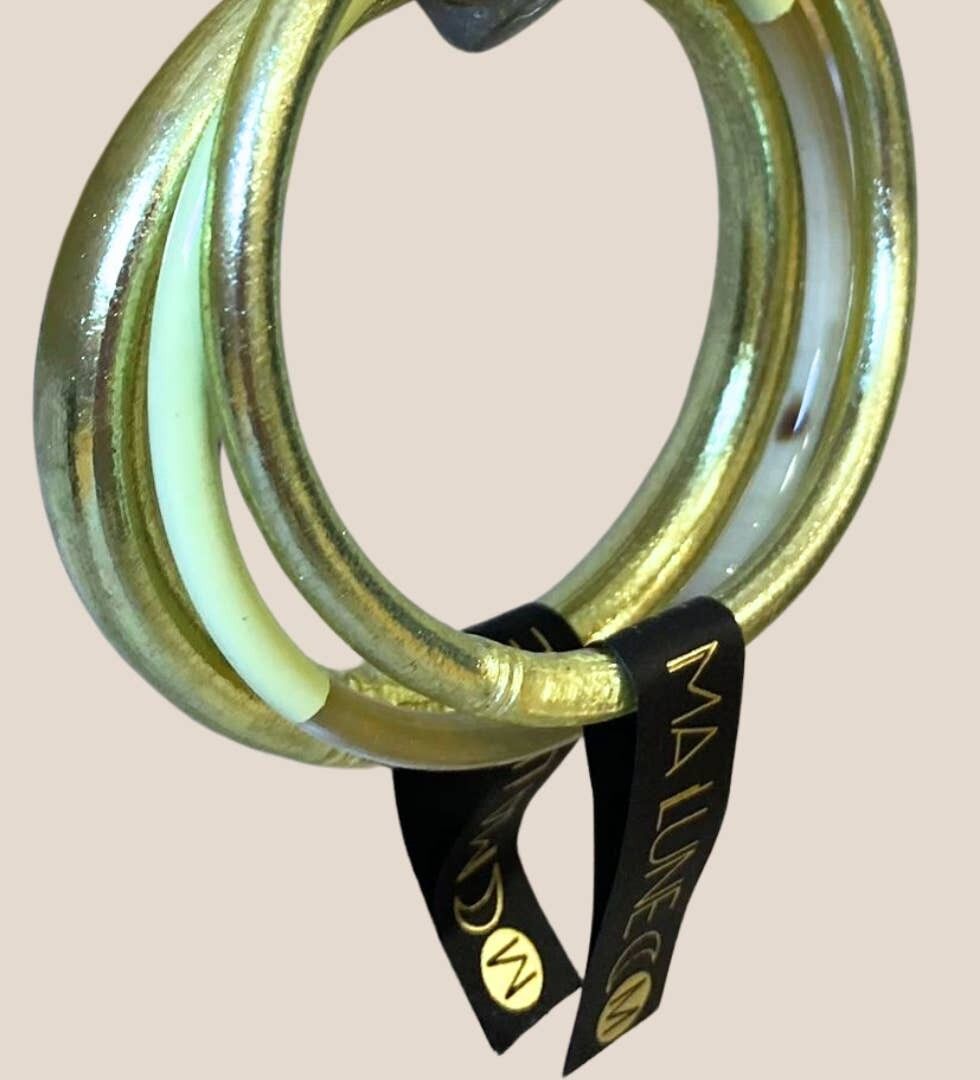 Ikonisches 8-mm-Armband in Pastellgrün mit buddhistischen Motiven